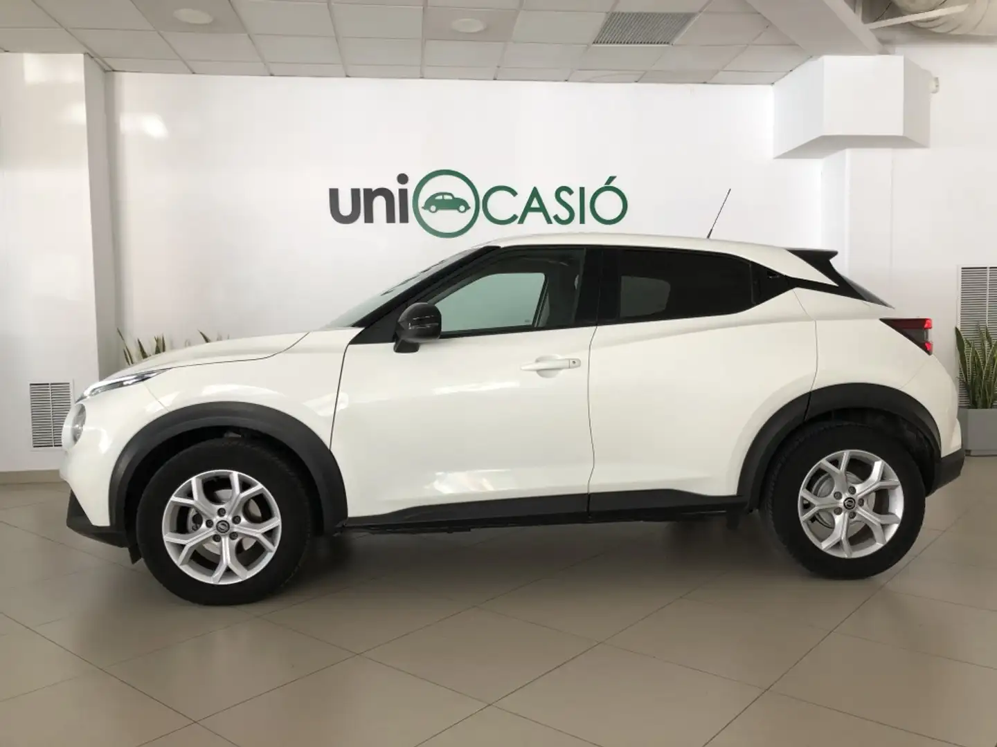 Nissan Juke 1.0 DIG-T Acenta 4x2 114 - 2