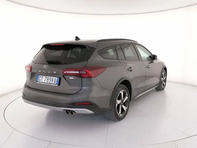 Ford Focus view 2