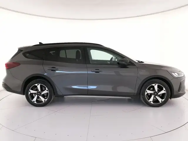 Ford Focus view 3
