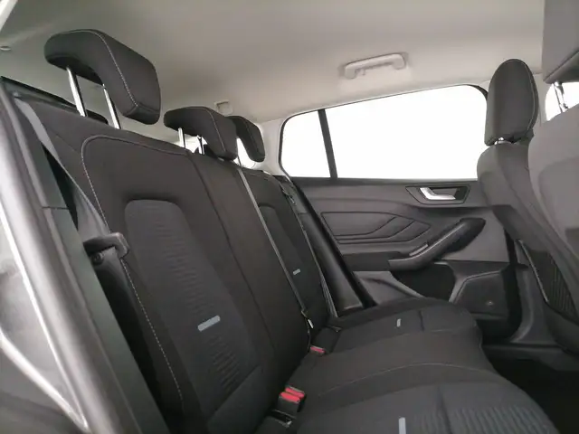 Ford Focus view 8