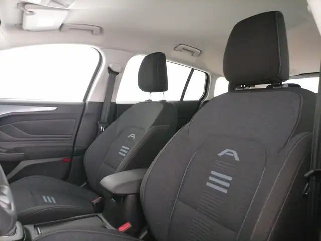 Ford Focus view 12