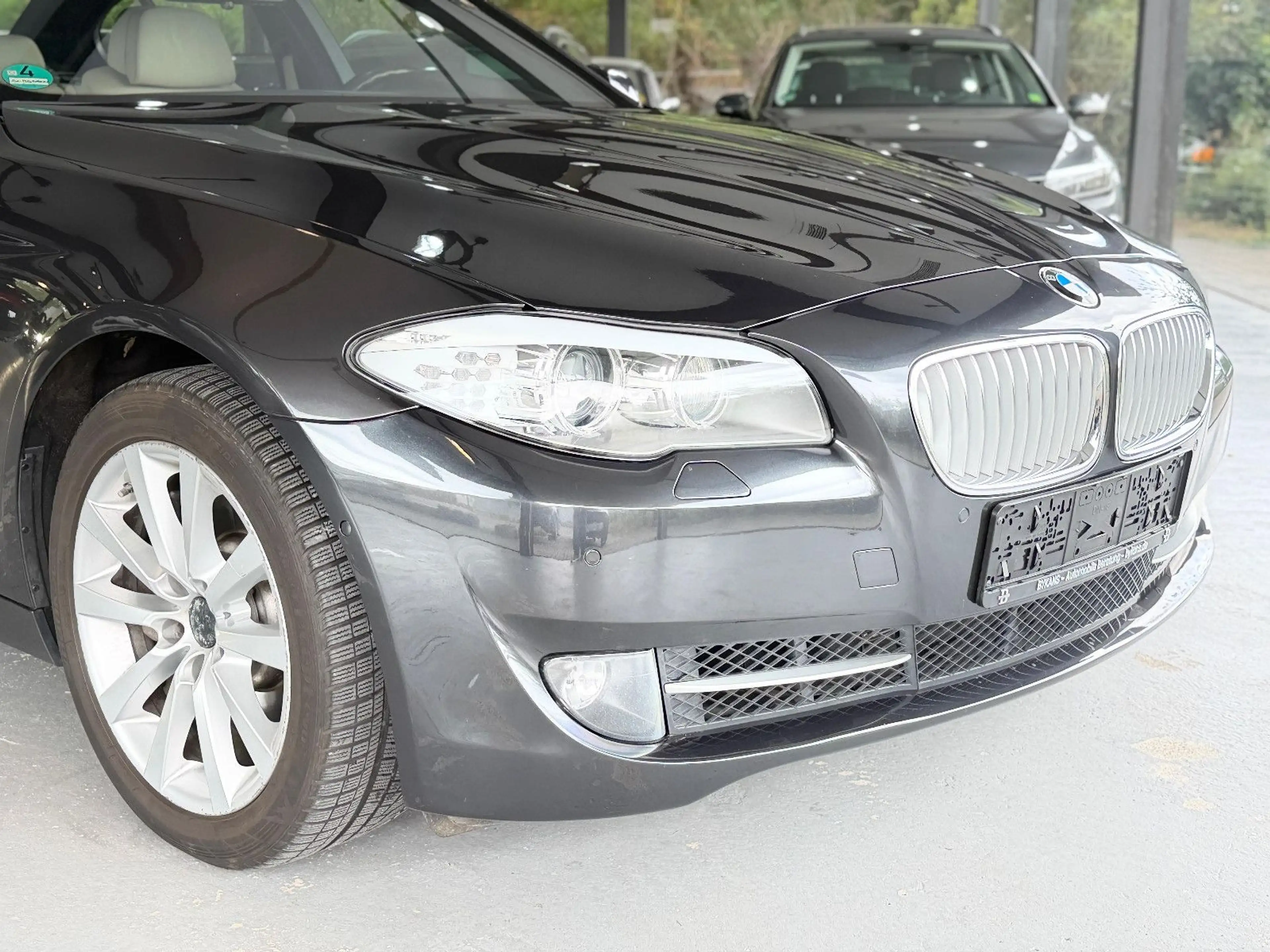 BMW 550 i xDrive/HUD/SPUR/TOT/8FACH/1.HAND/SOFT/DE — photo 5