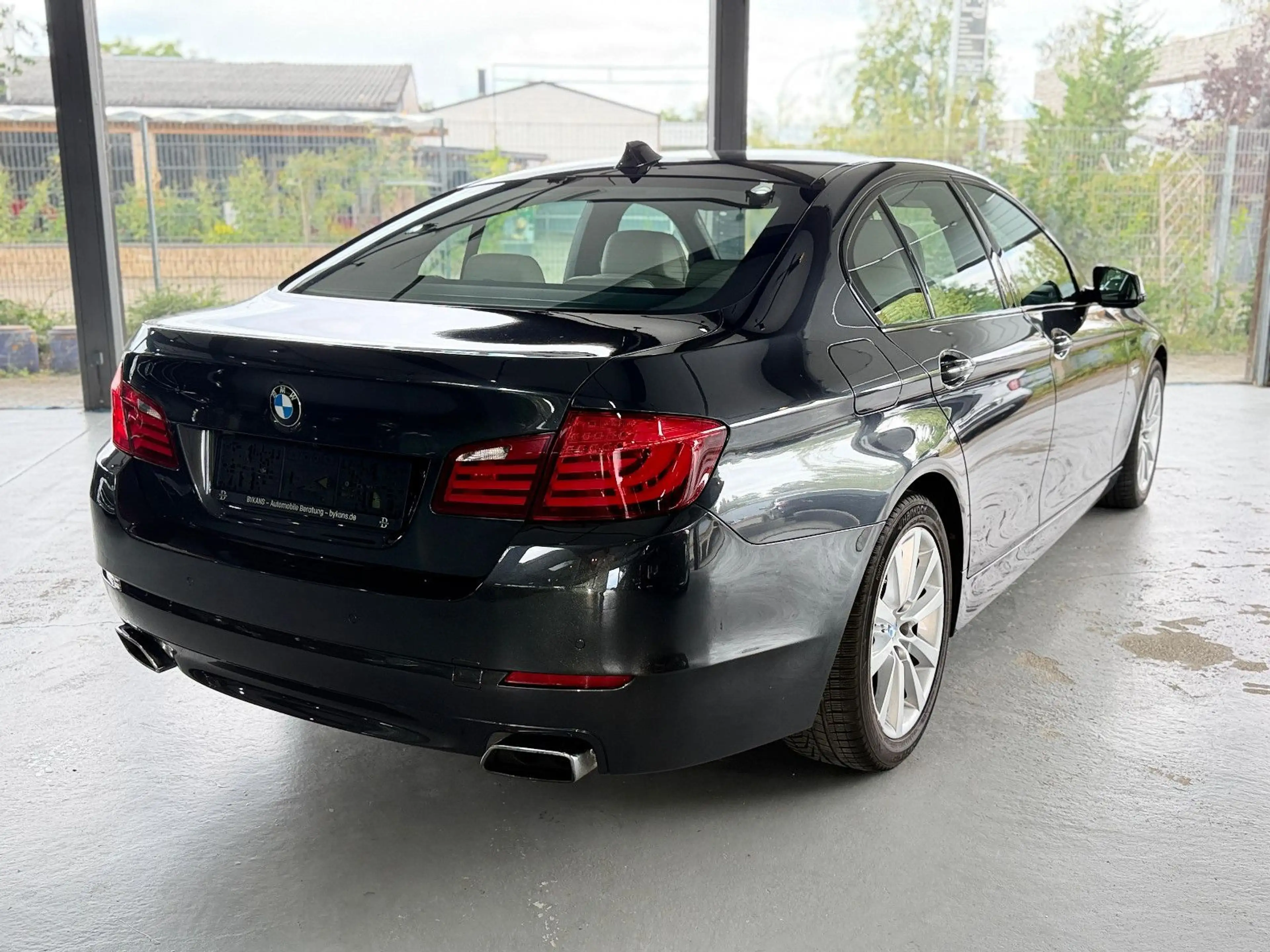 BMW 550 i xDrive/HUD/SPUR/TOT/8FACH/1.HAND/SOFT/DE — photo 9