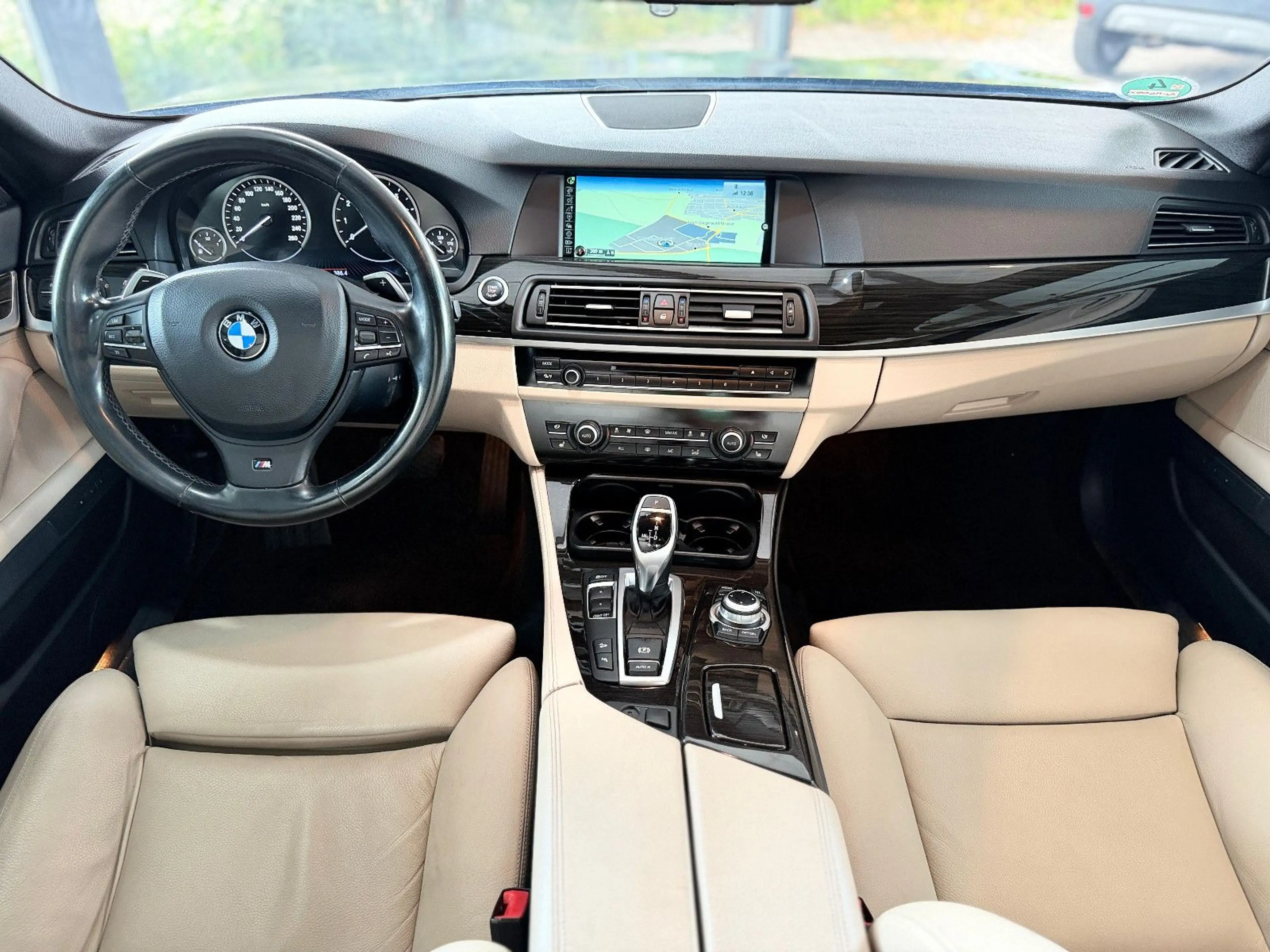 BMW 550 i xDrive/HUD/SPUR/TOT/8FACH/1.HAND/SOFT/DE — photo 13