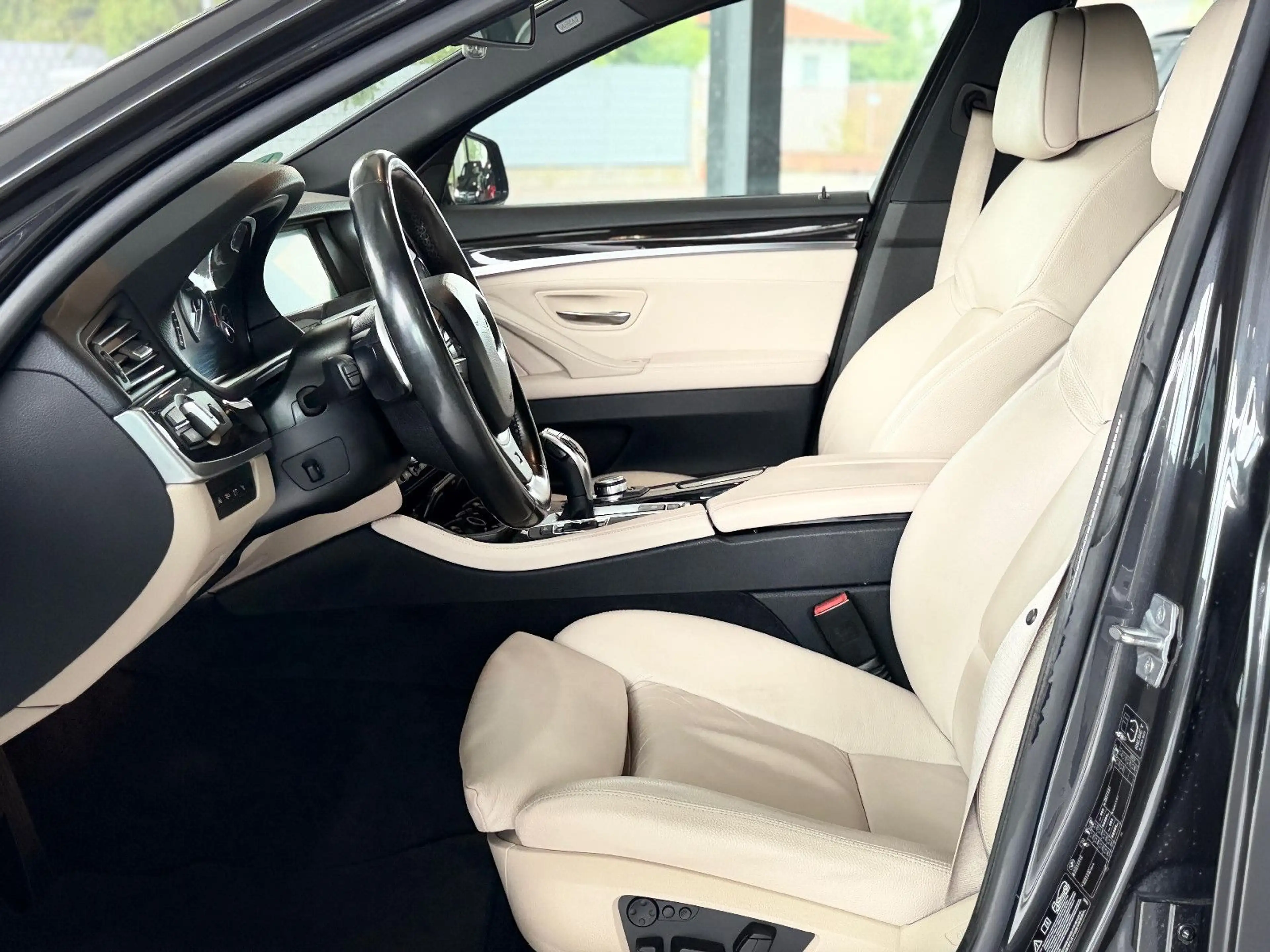 BMW 550 i xDrive/HUD/SPUR/TOT/8FACH/1.HAND/SOFT/DE — photo 12