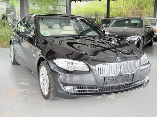 BMW 550 i xDrive/HUD/SPUR/TOT/8FACH/1.HAND/SOFT/DE