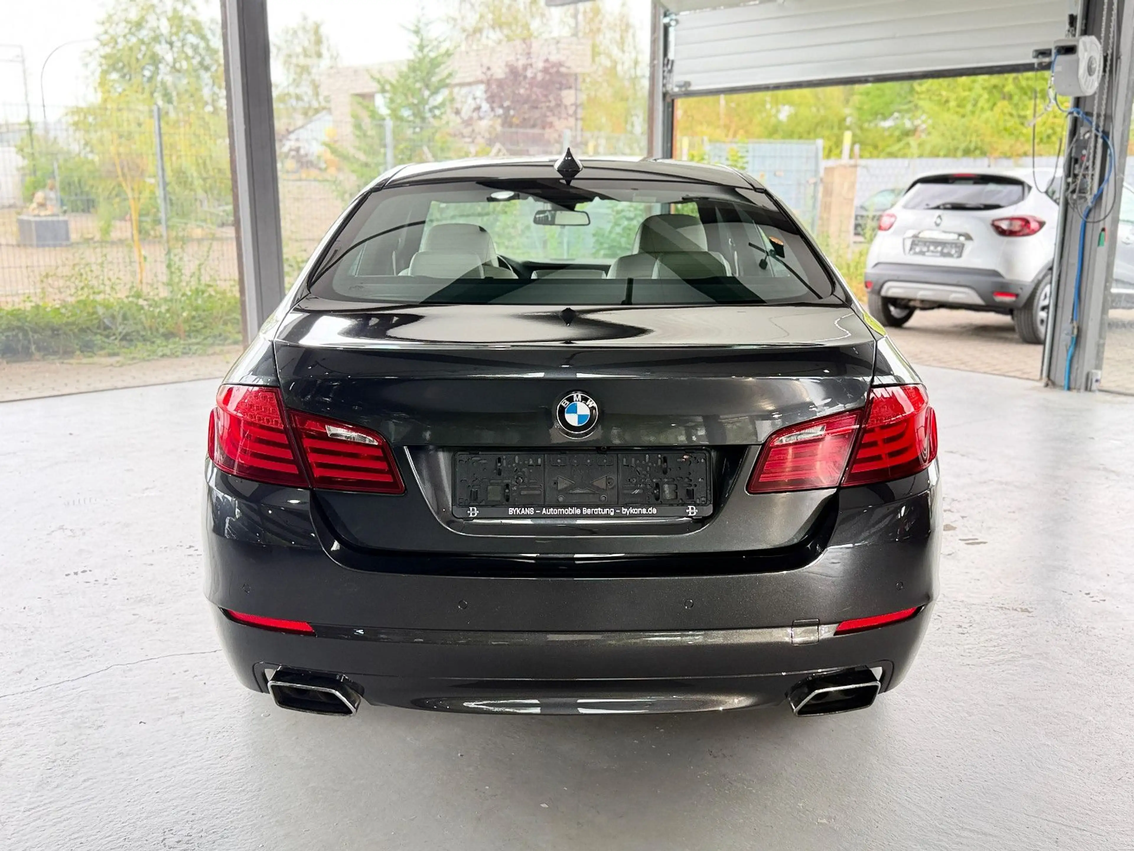 BMW 550 i xDrive/HUD/SPUR/TOT/8FACH/1.HAND/SOFT/DE — photo 8