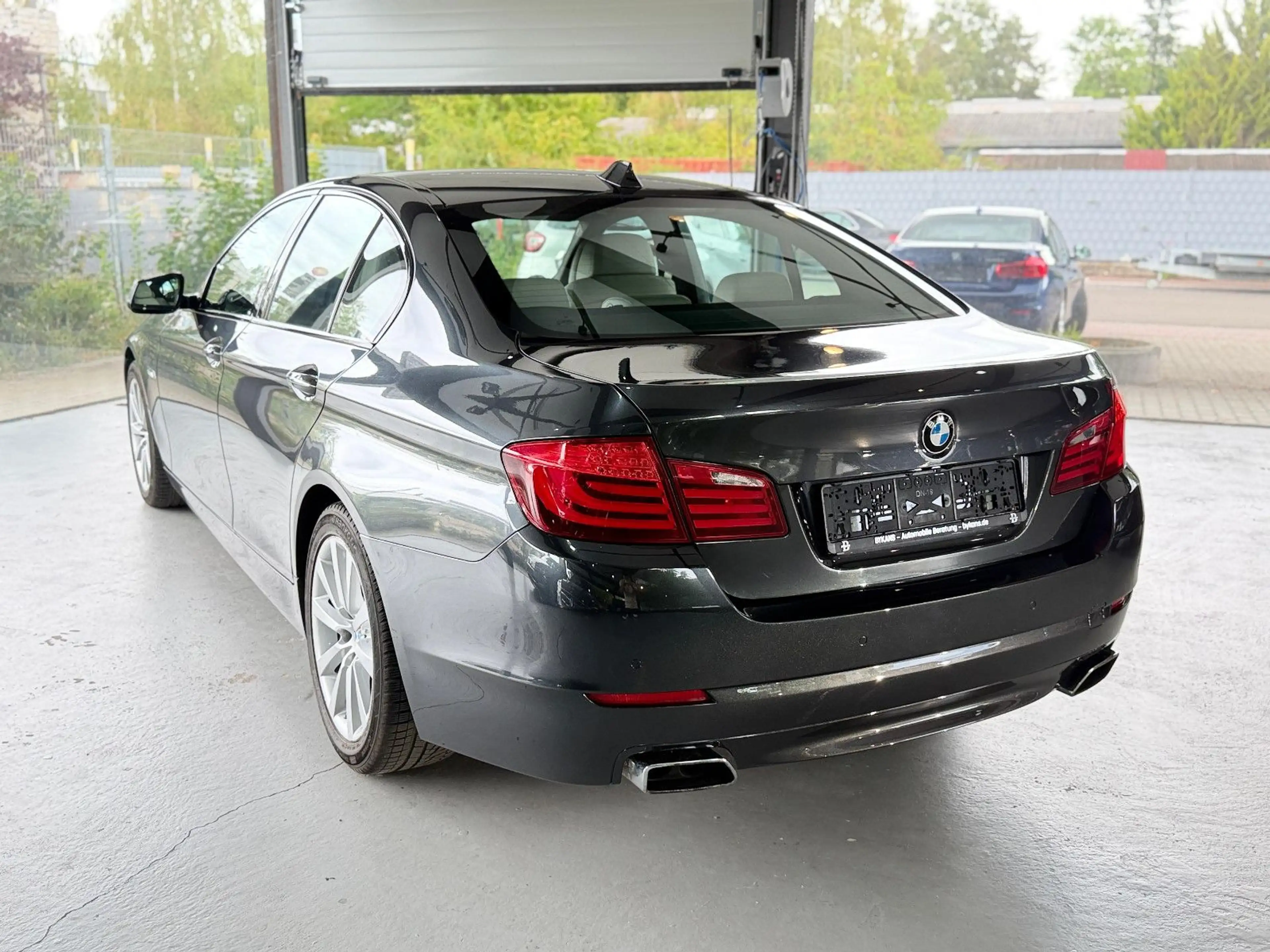 BMW 550 i xDrive/HUD/SPUR/TOT/8FACH/1.HAND/SOFT/DE — photo 7