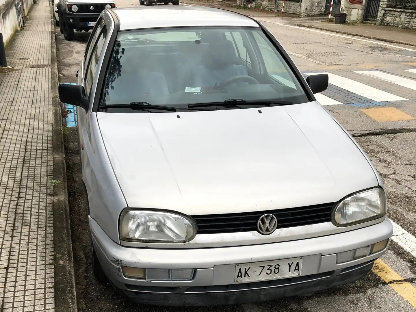 Volkswagen Golf 1,4 1h1 benzina 1996 Grigio - 1