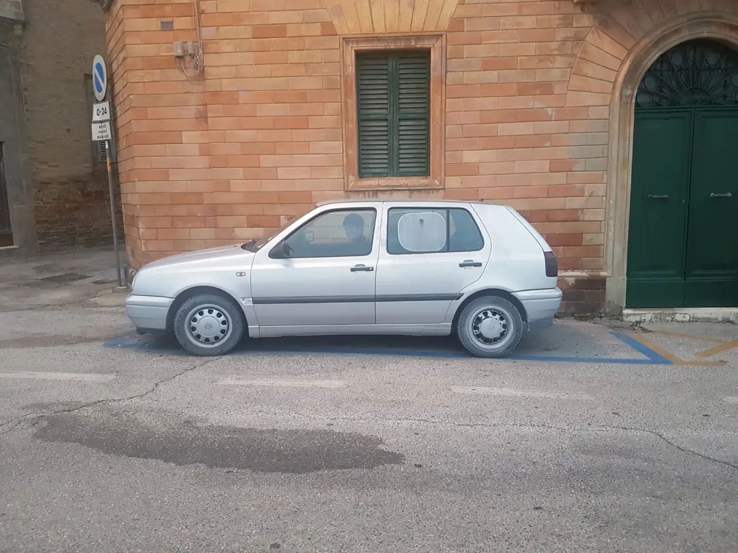 Volkswagen Golf 1,4 1h1 benzina 1996 Grigio - 2