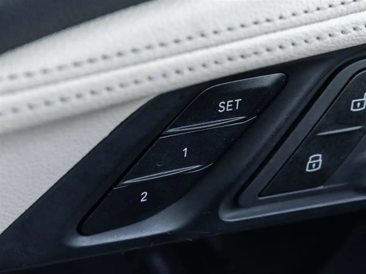 BMW 2 Series photo BMW 2 Series