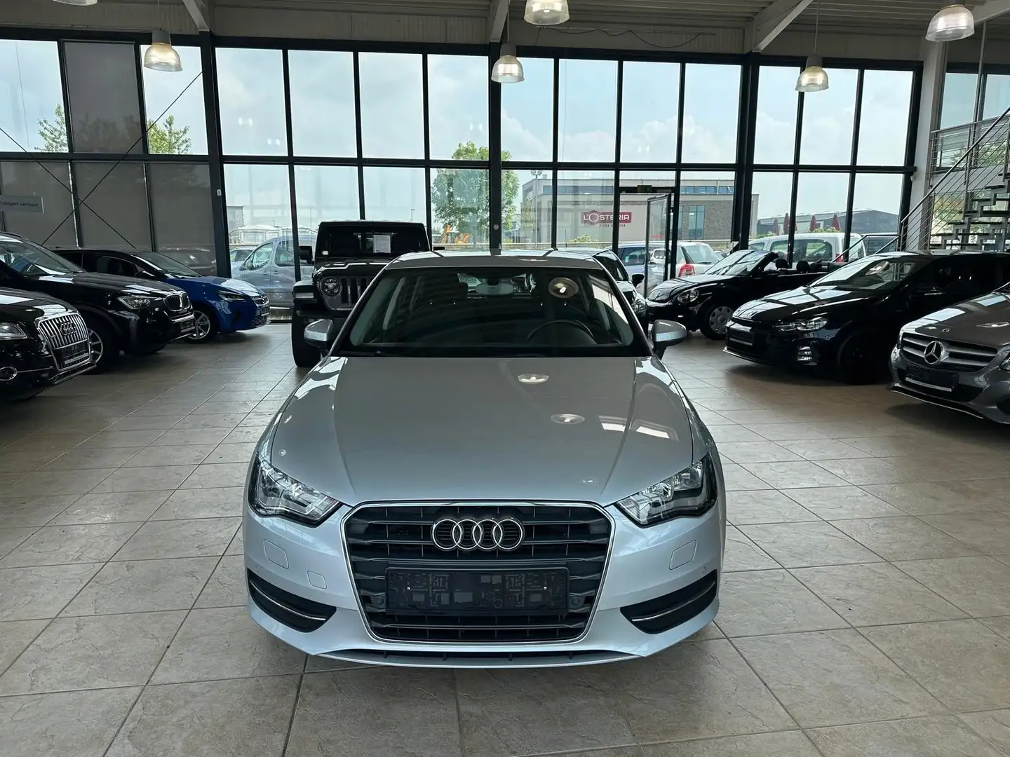 Audi A3 Sportback attraction Silber - 1