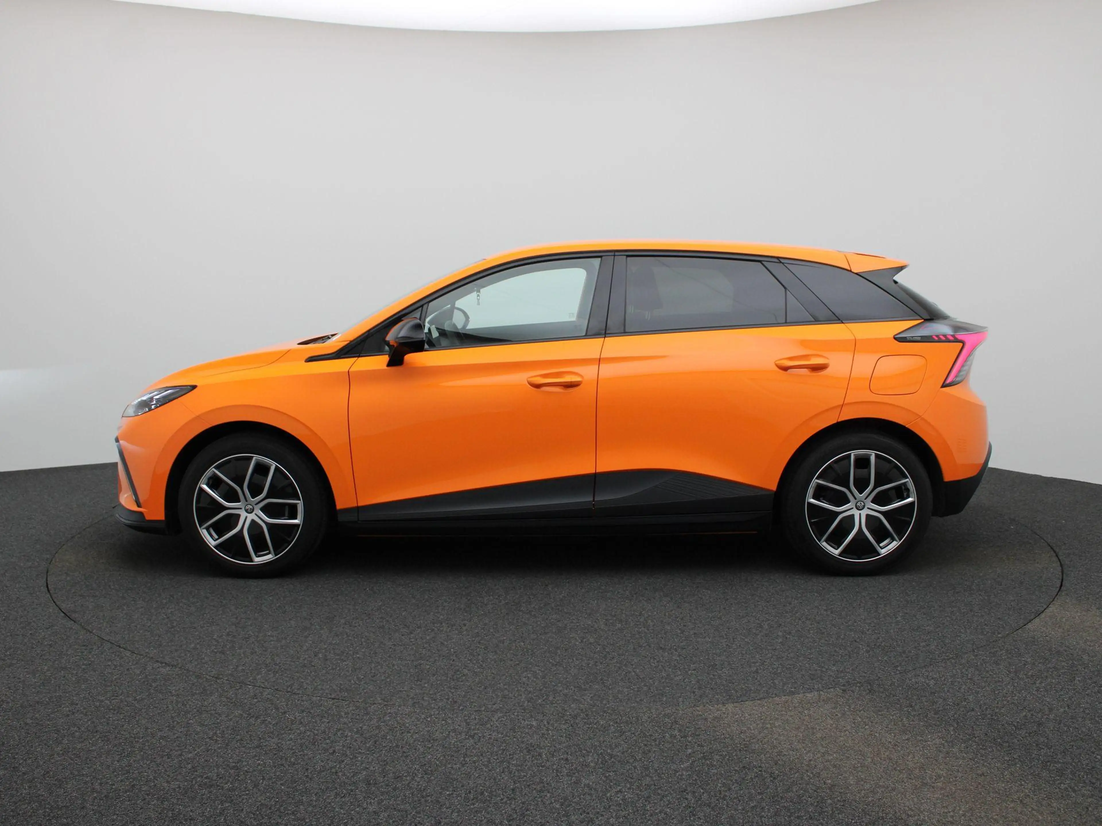MG MG4 Electric Luxury 64 kWh — photo 4