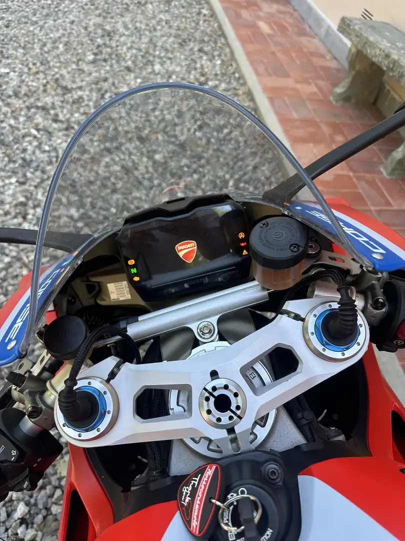 Ducati Panigale V4 S corse - 1