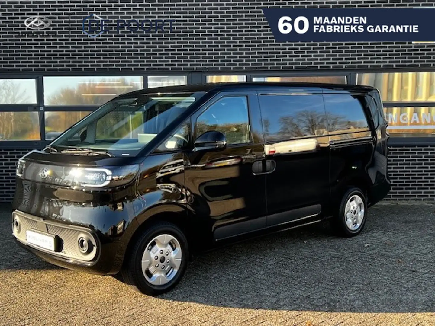 Maxus eDeliver 5 L1 64 kWh | uit voorraad leverbaar | Massive Black Zwart - 1
