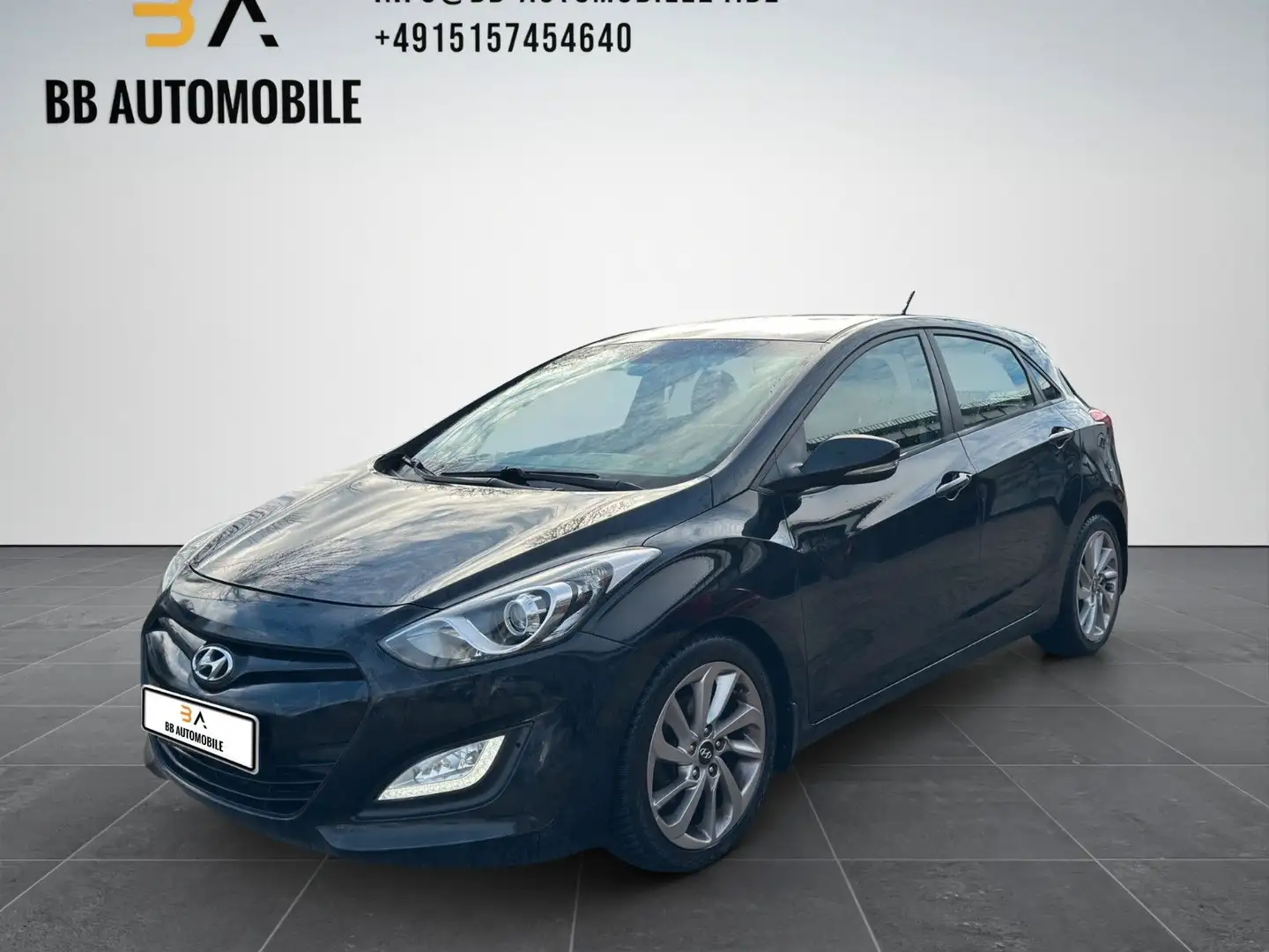 Hyundai i30 Trend Lim. AUTOMATIK LED SHZ KLIMA Schwarz - 1