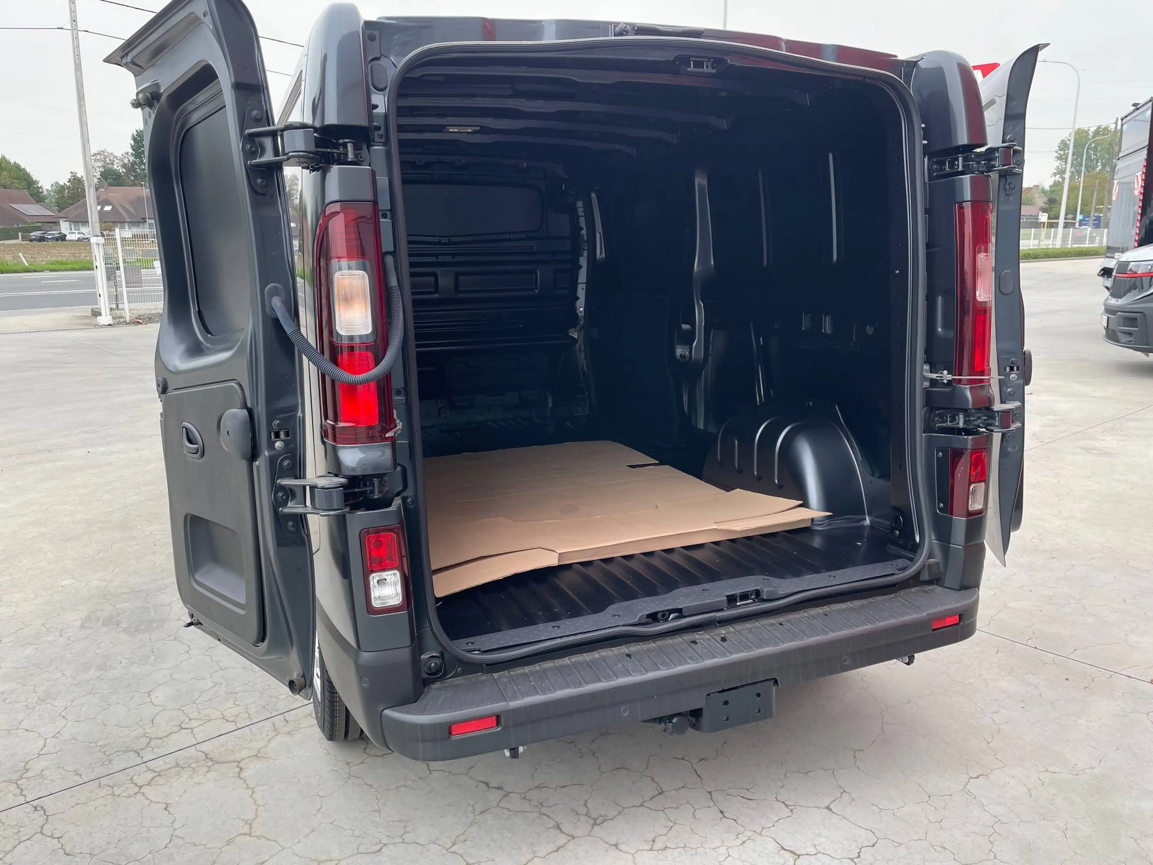 Renault Trafic VAN L2H1 — photo 14