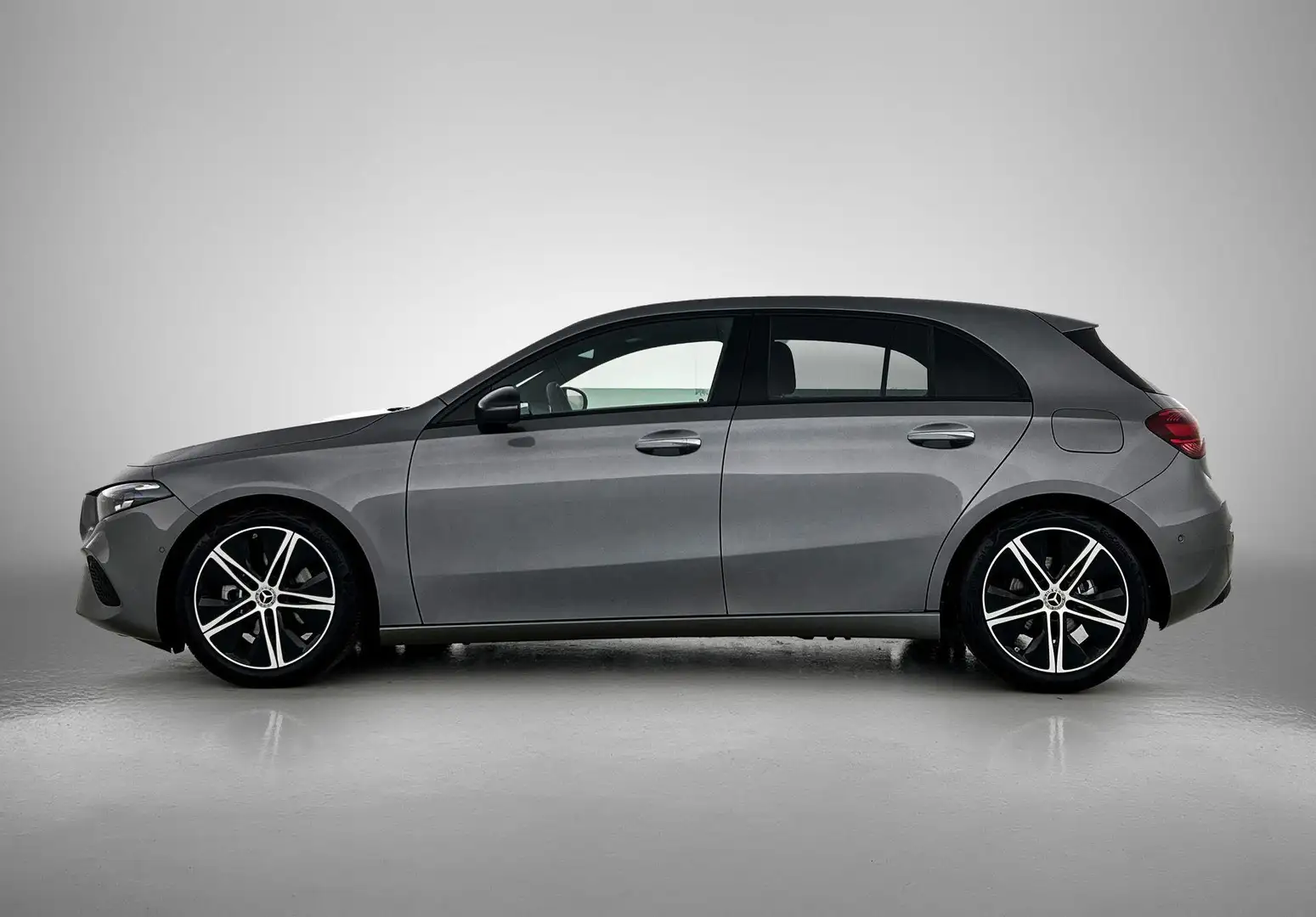 Mercedes-Benz A 180 A Automaat Star Edition Luxury Line Limited | Nigh Grijs - 2