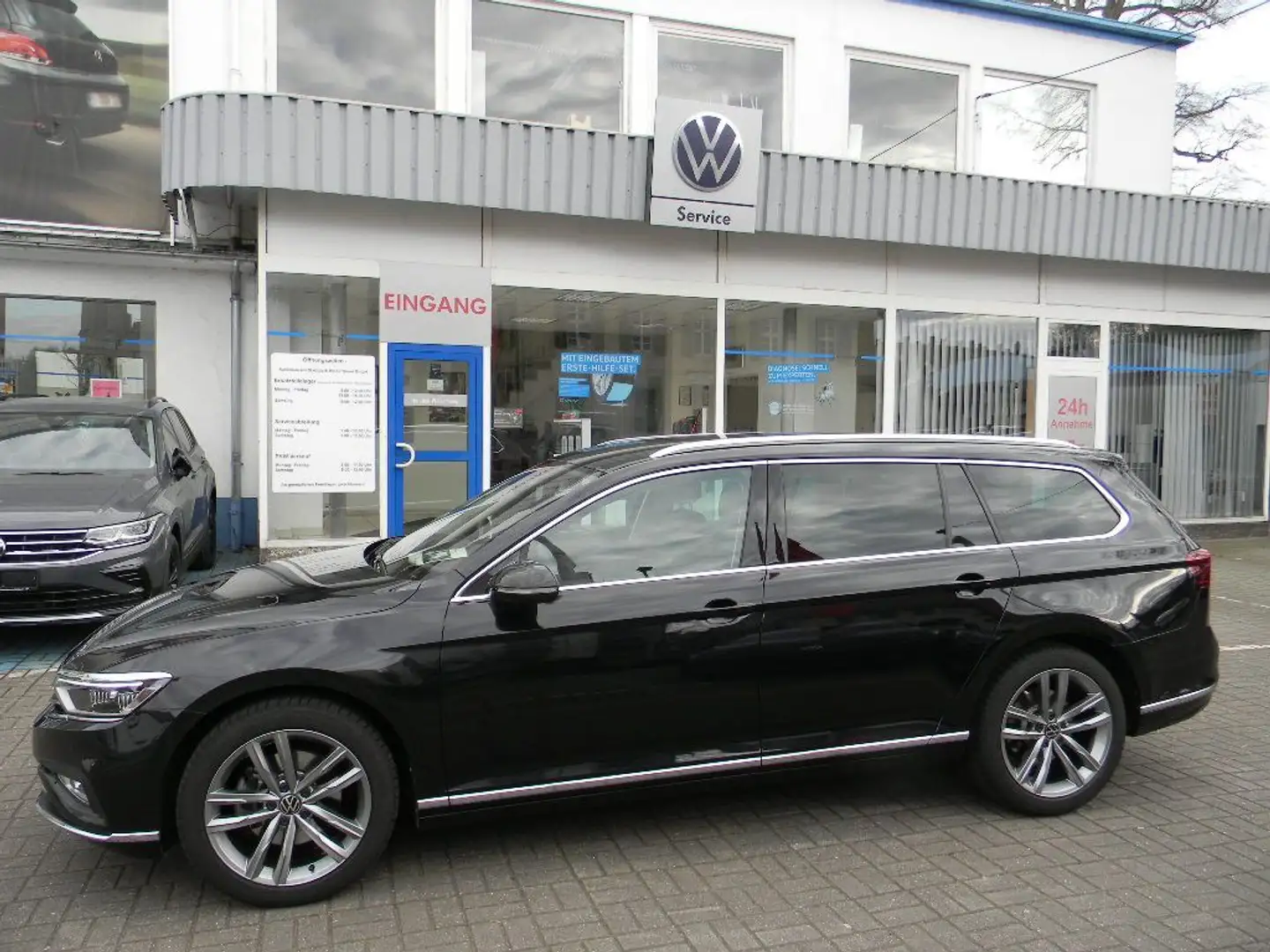 Volkswagen Passat Variant Elegance 2,0 TDI DSG AHK CAM Schwarz - 1