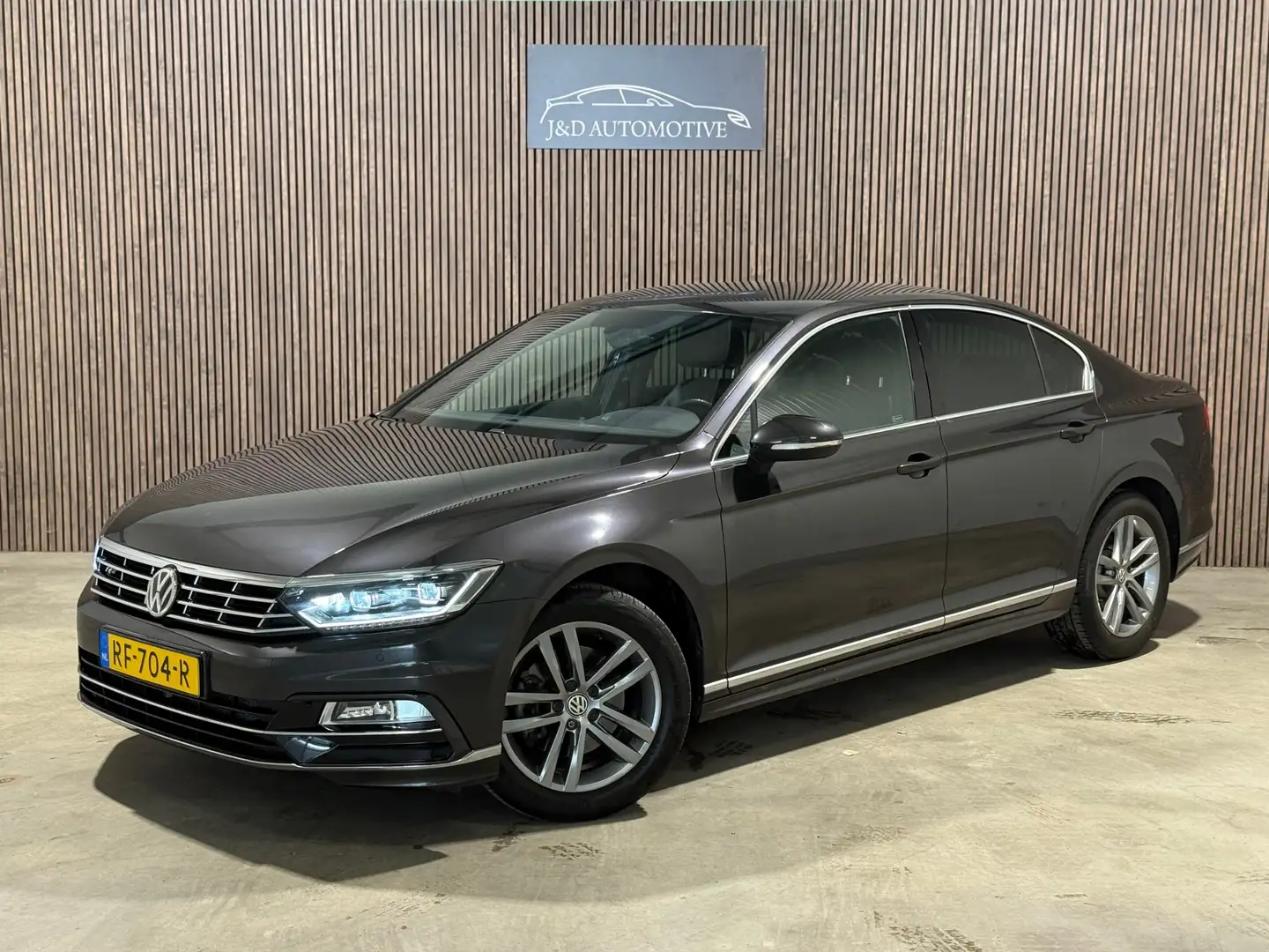 Volkswagen Passat 1.4 TSI ACT R-Line 2017 DSG Grijs - 1