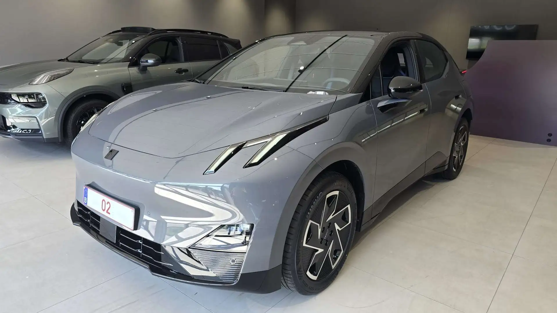 Lynk & Co 02 66 kWh Core - Stock Actie Gris - 1