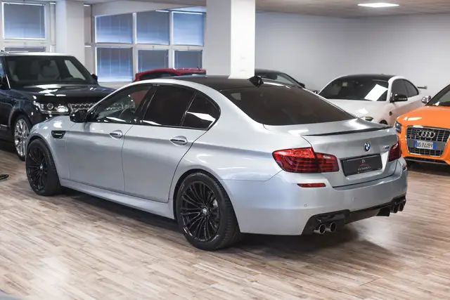 BMW M5 4.4 V8 auto