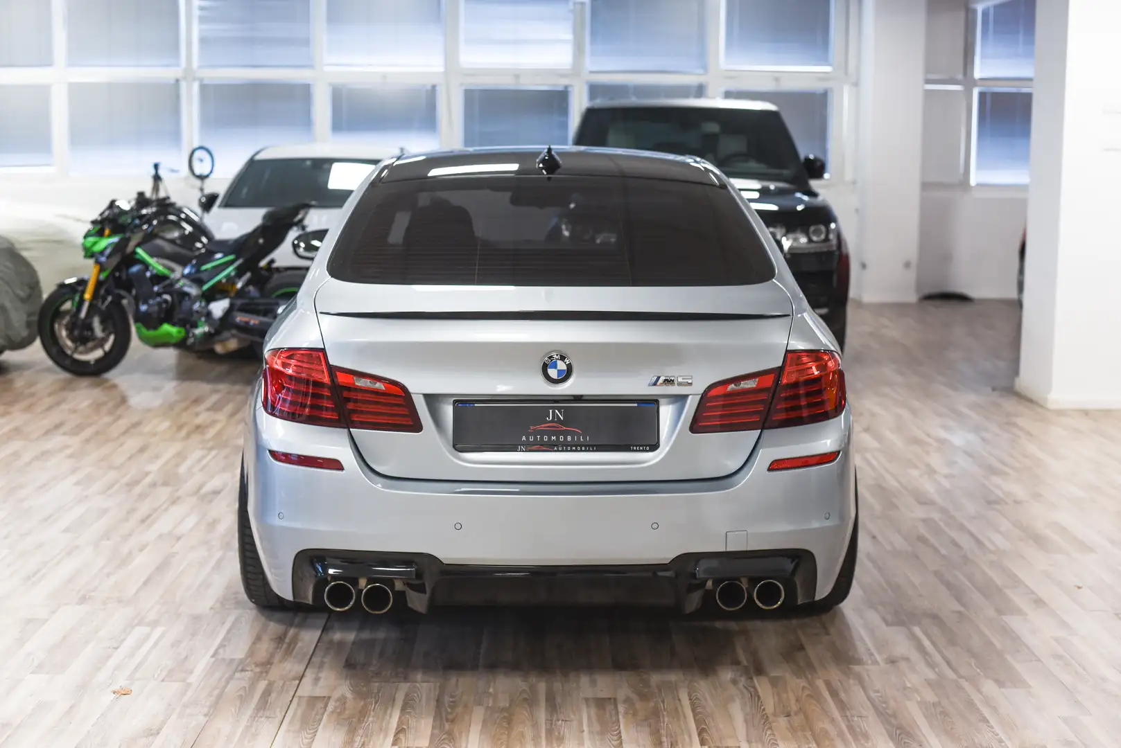 BMW M5 4.4 V8 auto Argento - 2