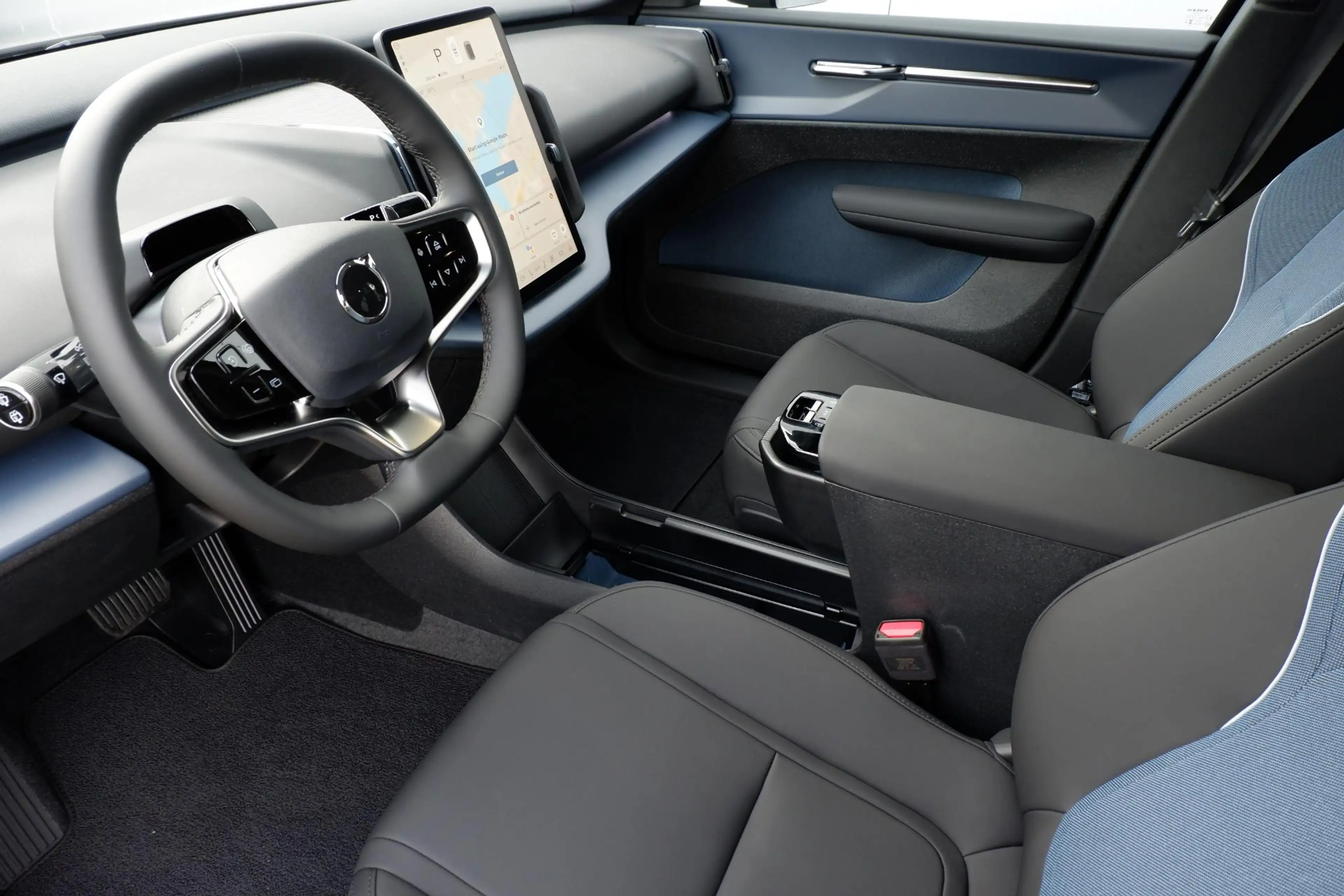 Volvo EX30 P5 Long Range Plus Europa 69 kWh | | Apple carplay — photo 3