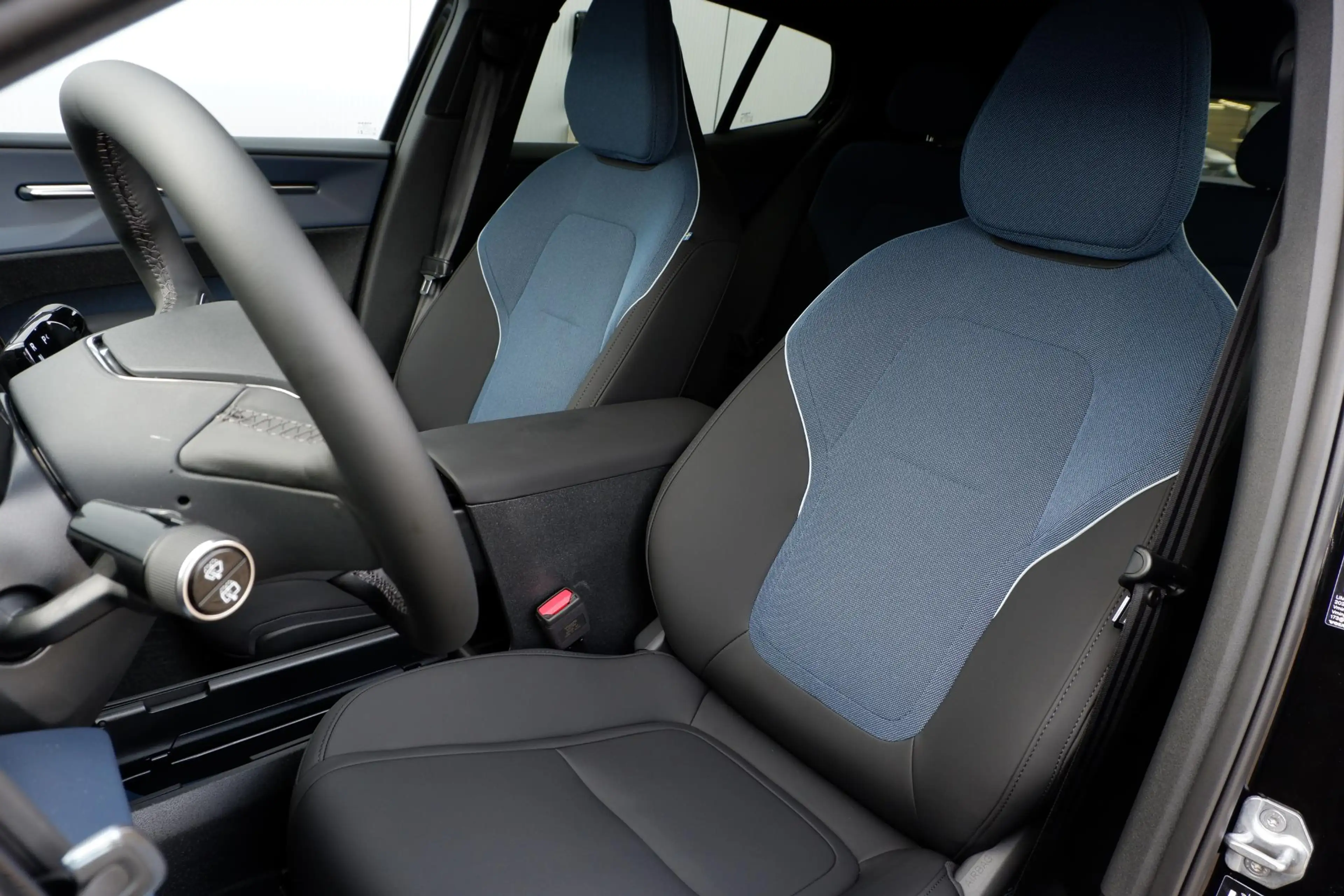 Volvo EX30 P5 Long Range Plus Europa 69 kWh | | Apple carplay — photo 4