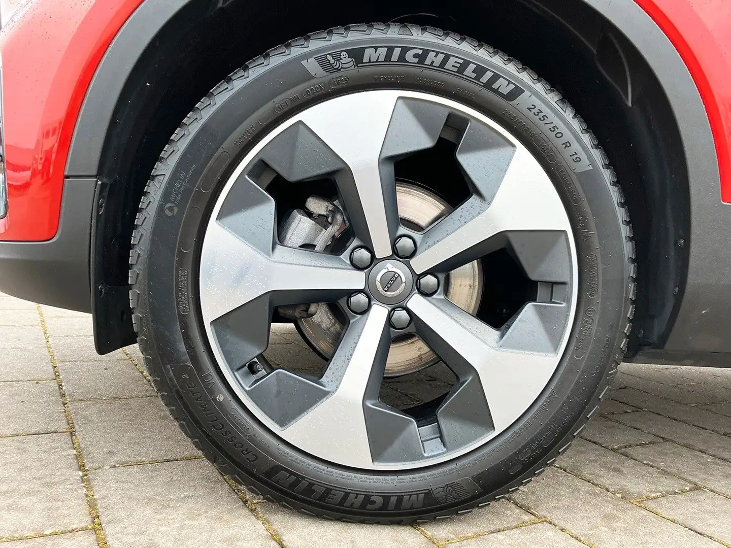 Volvo XC40 T2 Automatik Plus Dark ACC BLIS LED SD Rot - 2