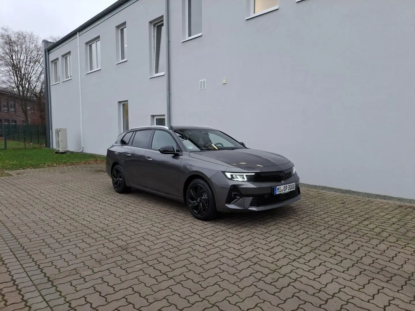 Opel Astra ST 1.2 GSLine AT8 *HighGloss*AHK*SZH* Grau - 2