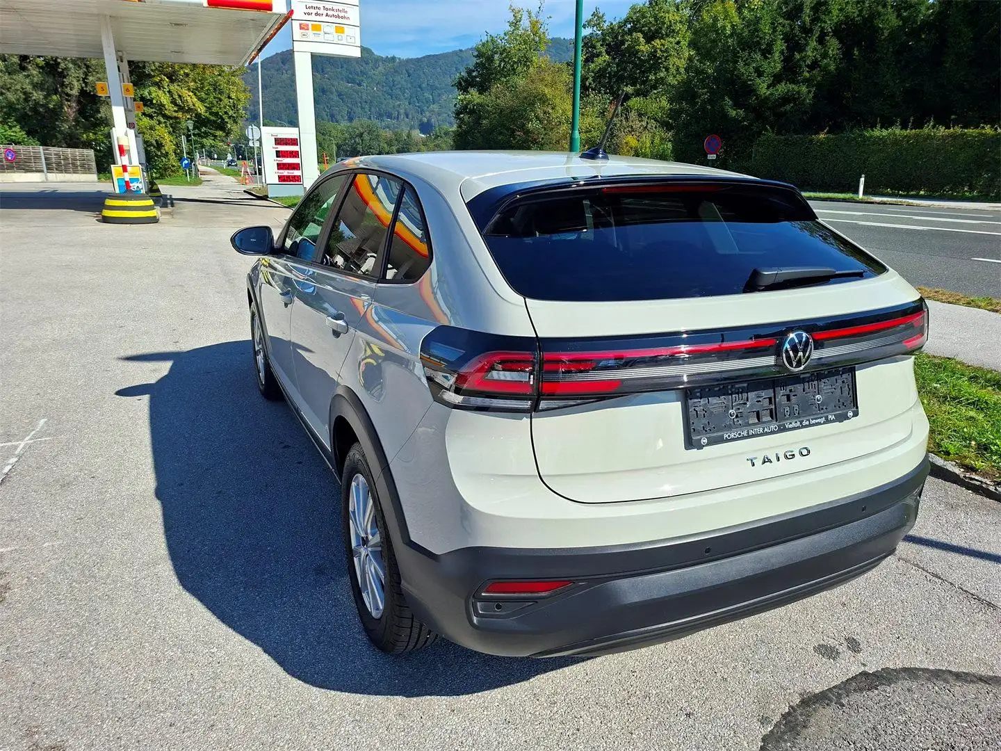 Volkswagen Taigo 1,0 TSI Grau - 2