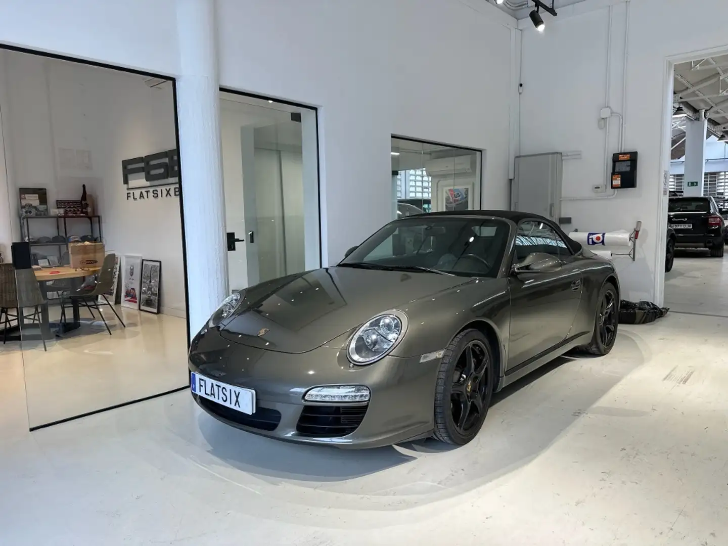 Porsche 911 Carrera Cabriolet PDK Grigio - 1