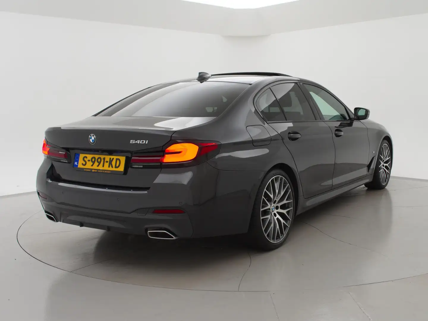BMW 540 5-serie 540i M-SPORT 3.0I 333 PK SEDAN + NAPPA LED Gris - 2