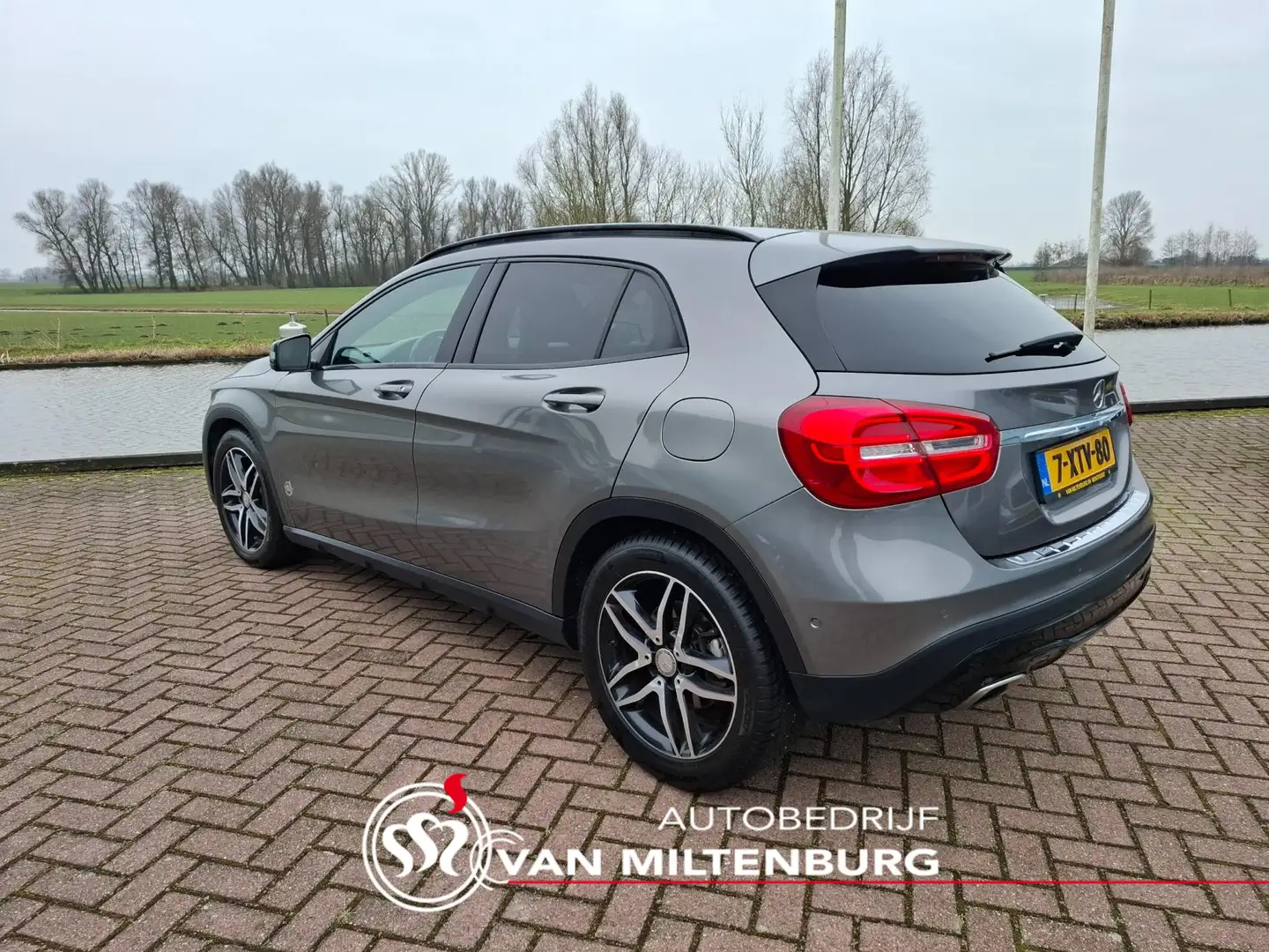 Mercedes-Benz GLA 200 Ambition Clima Flippers Parkeerassist. PDC V+A Grijs - 2