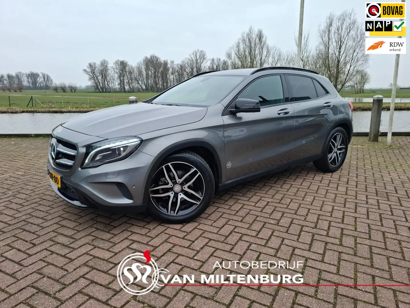 Mercedes-Benz GLA 200 Ambition Clima Flippers Parkeerassist. PDC V+A Grijs - 1