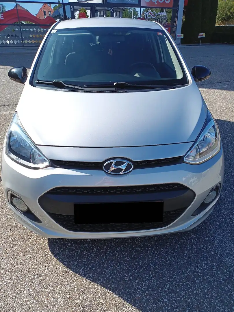 Hyundai i10 i10 1,0 Black Line Black Line Grau - 2