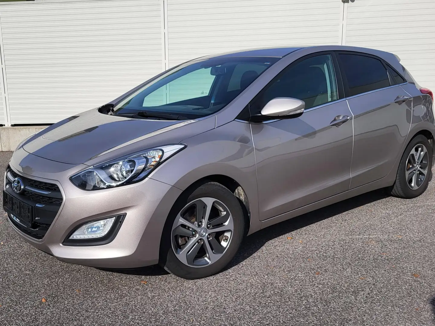 Hyundai i30 i30 1,4 CRDi Comfort Beige - 1