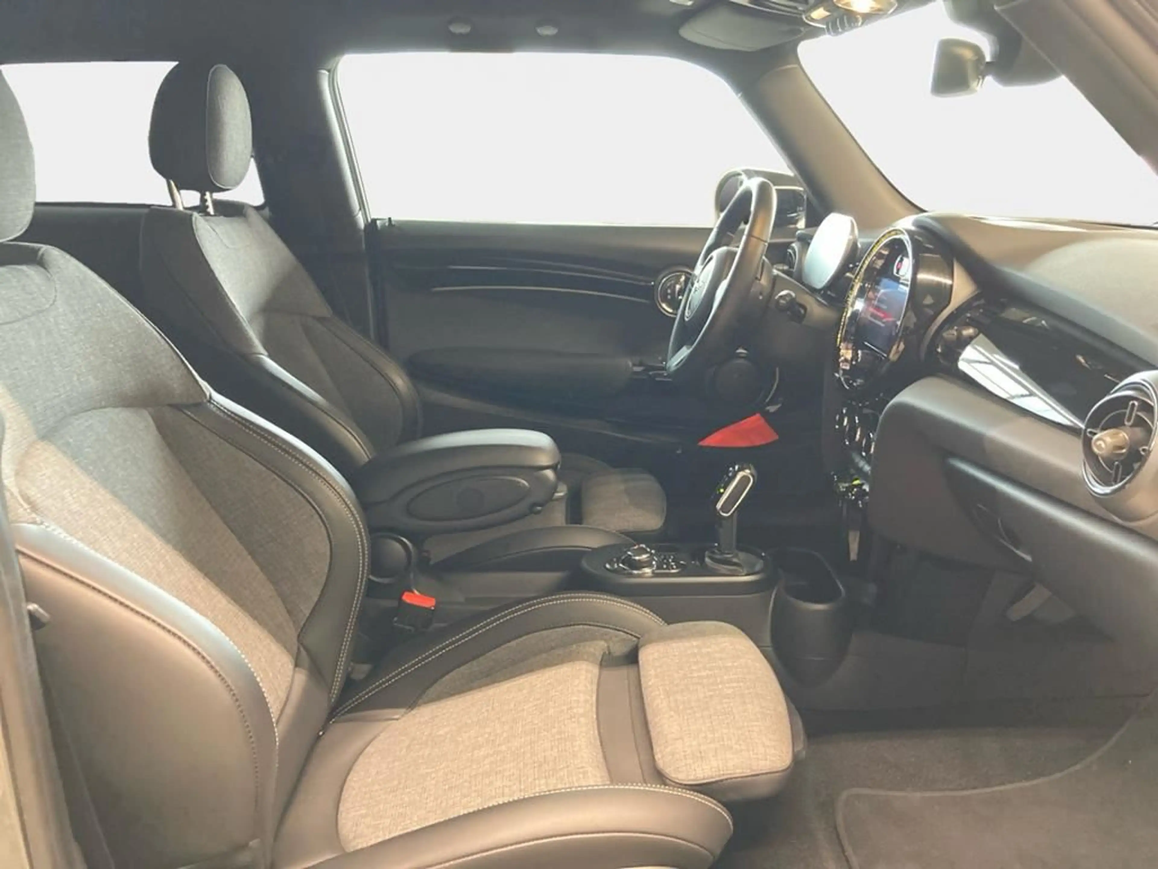 MINI Cooper SE Classic Trim — photo 15