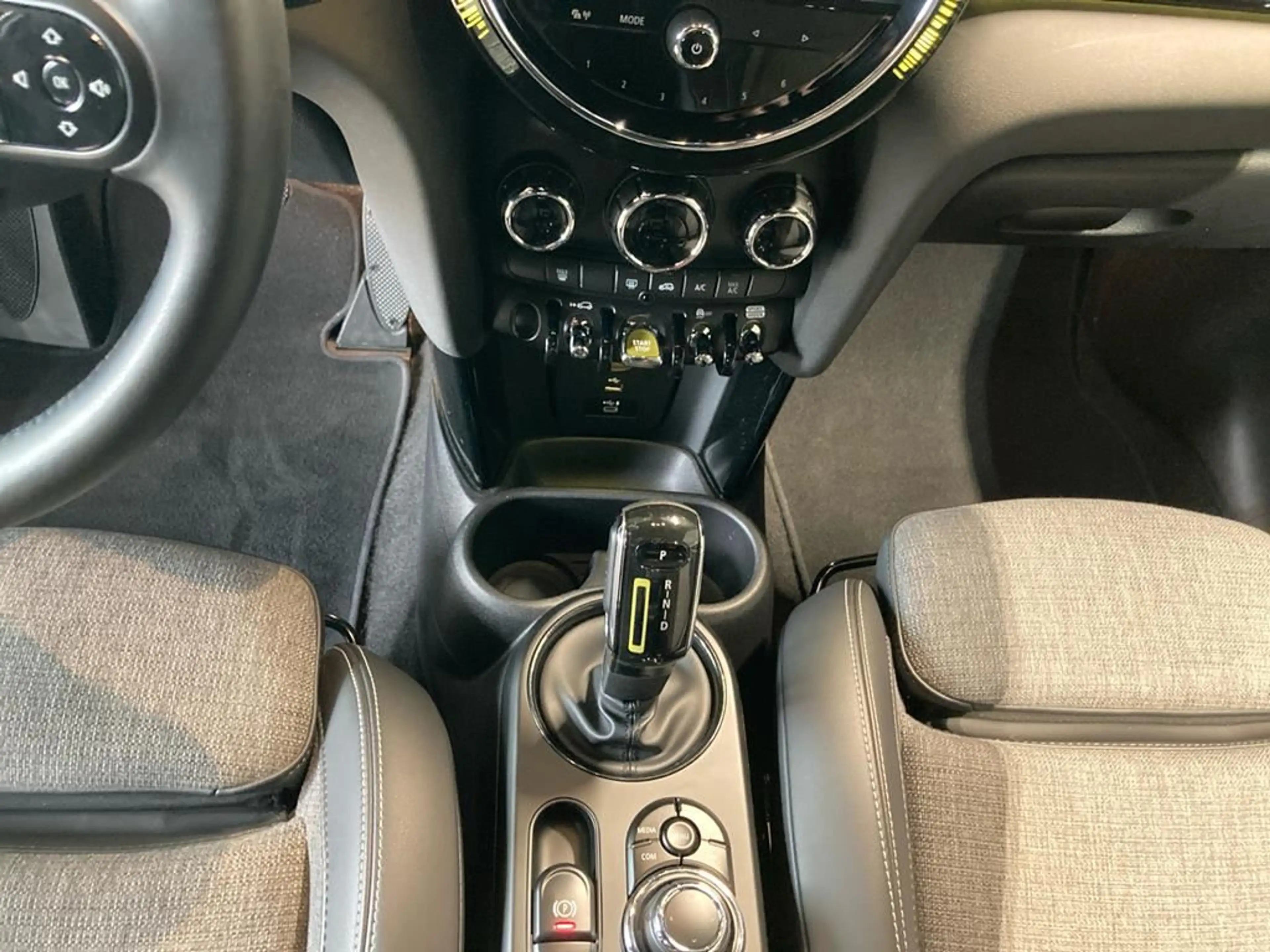 MINI Cooper SE Classic Trim — photo 12