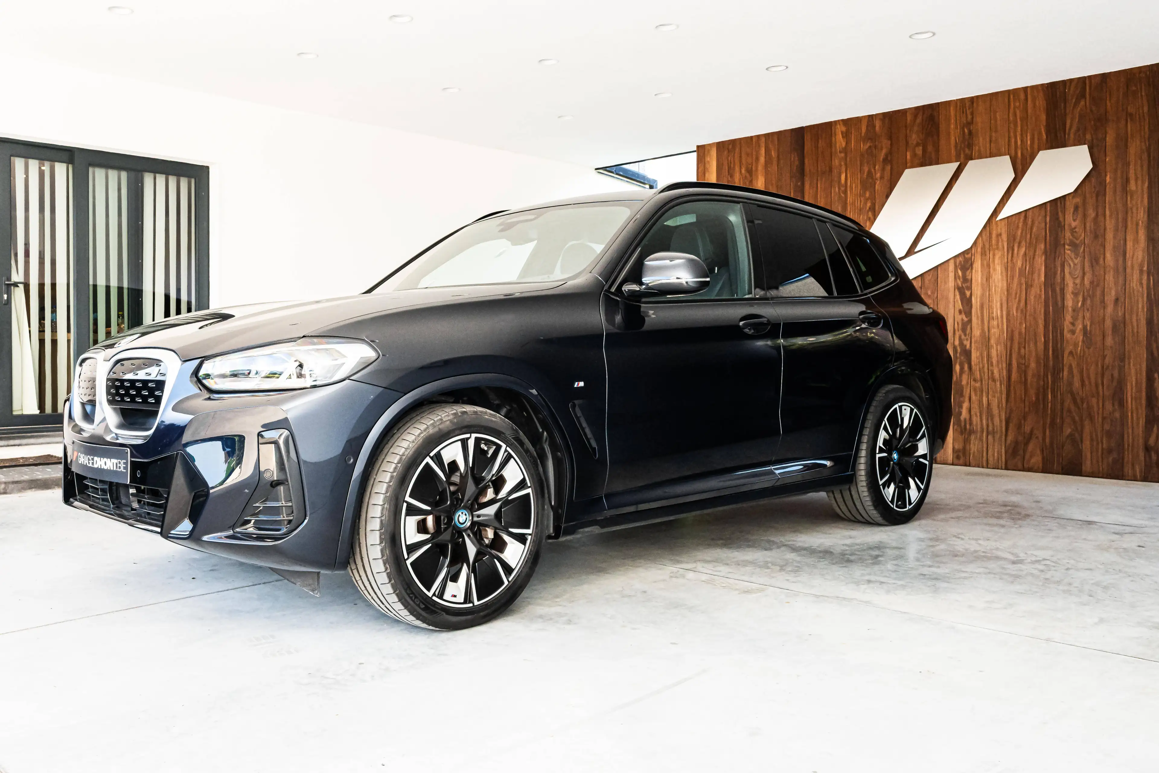 BMW iX3 Inspiring — photo 9