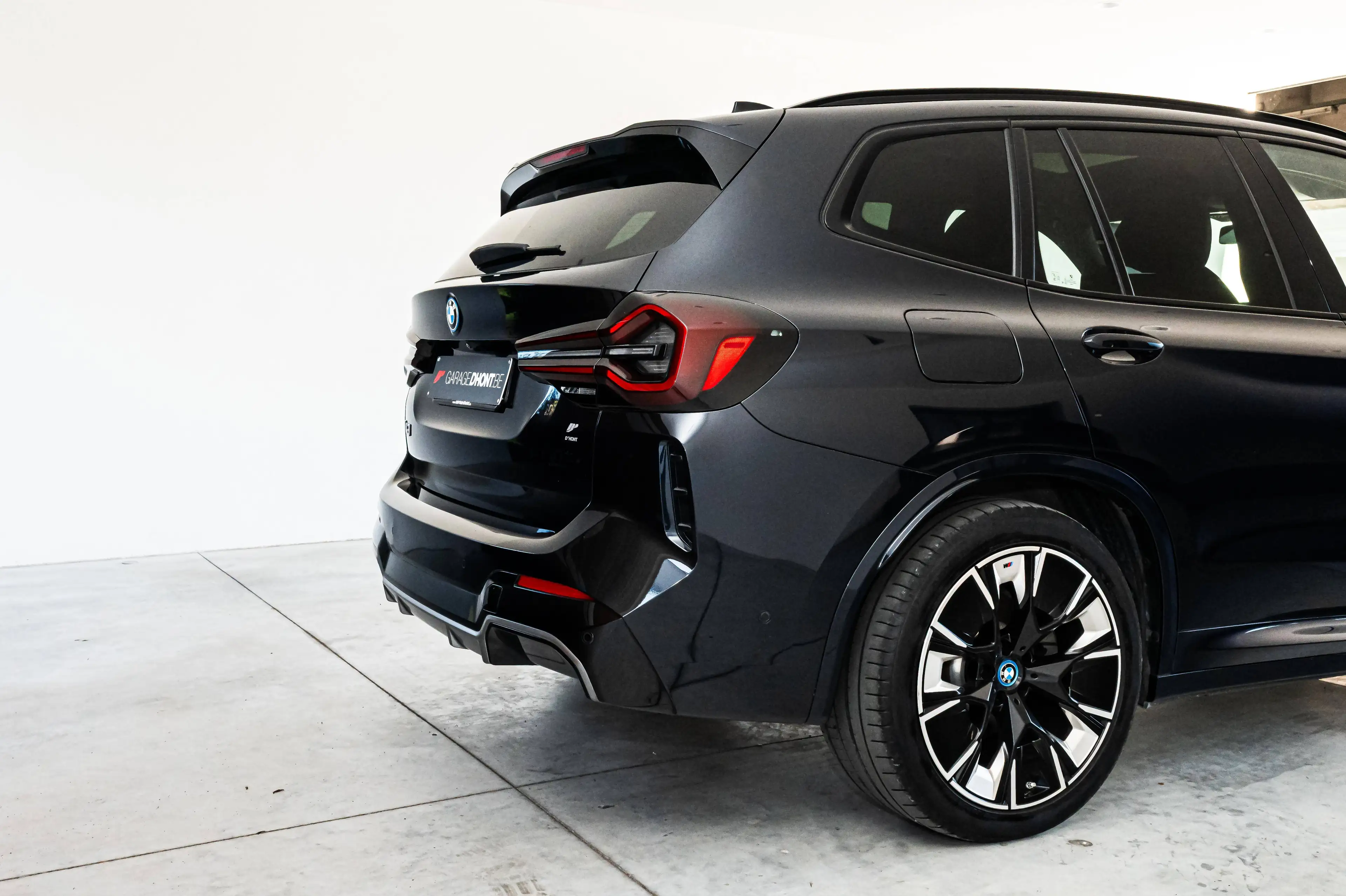 BMW iX3 Inspiring — photo 11