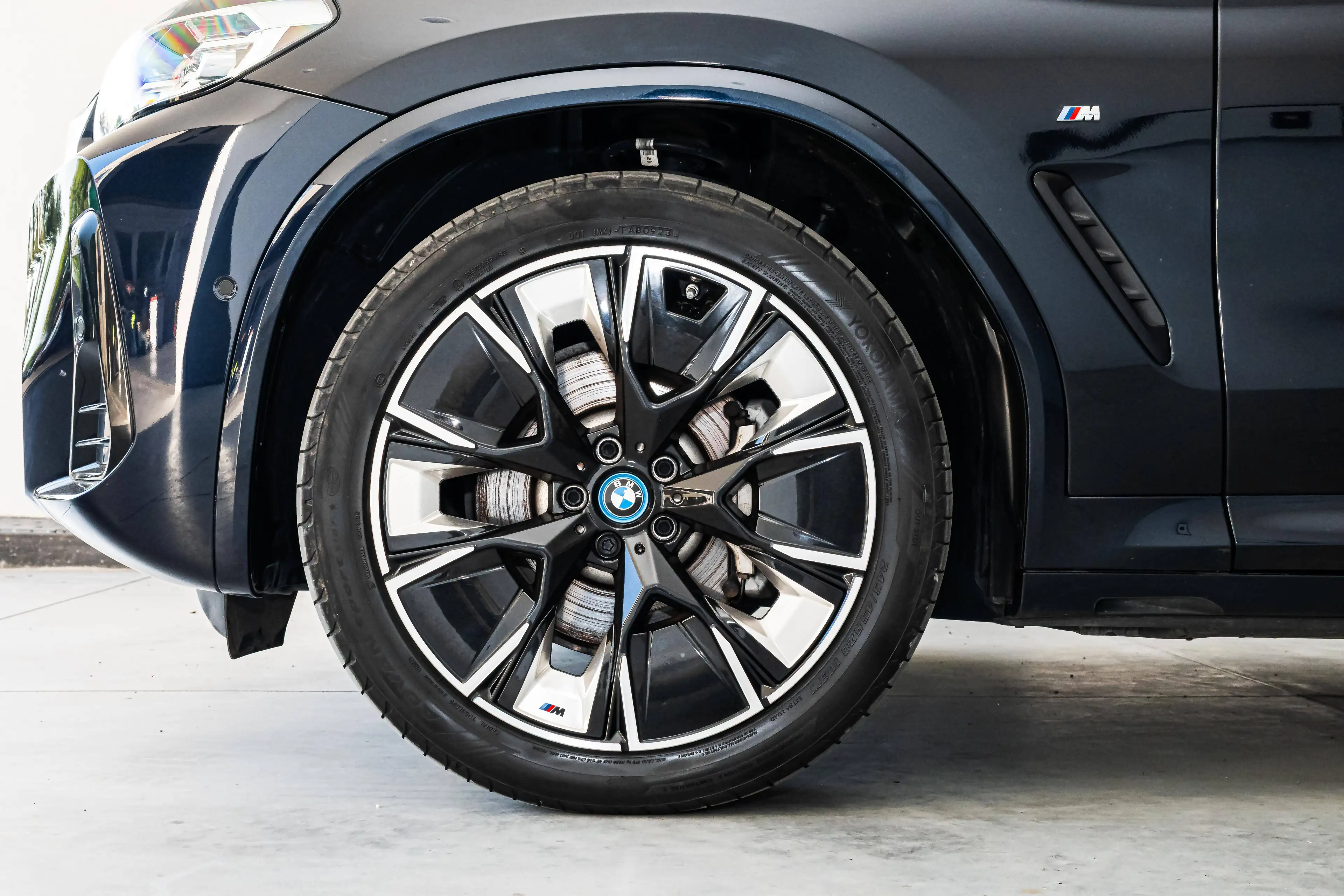BMW iX3 Inspiring — photo 10