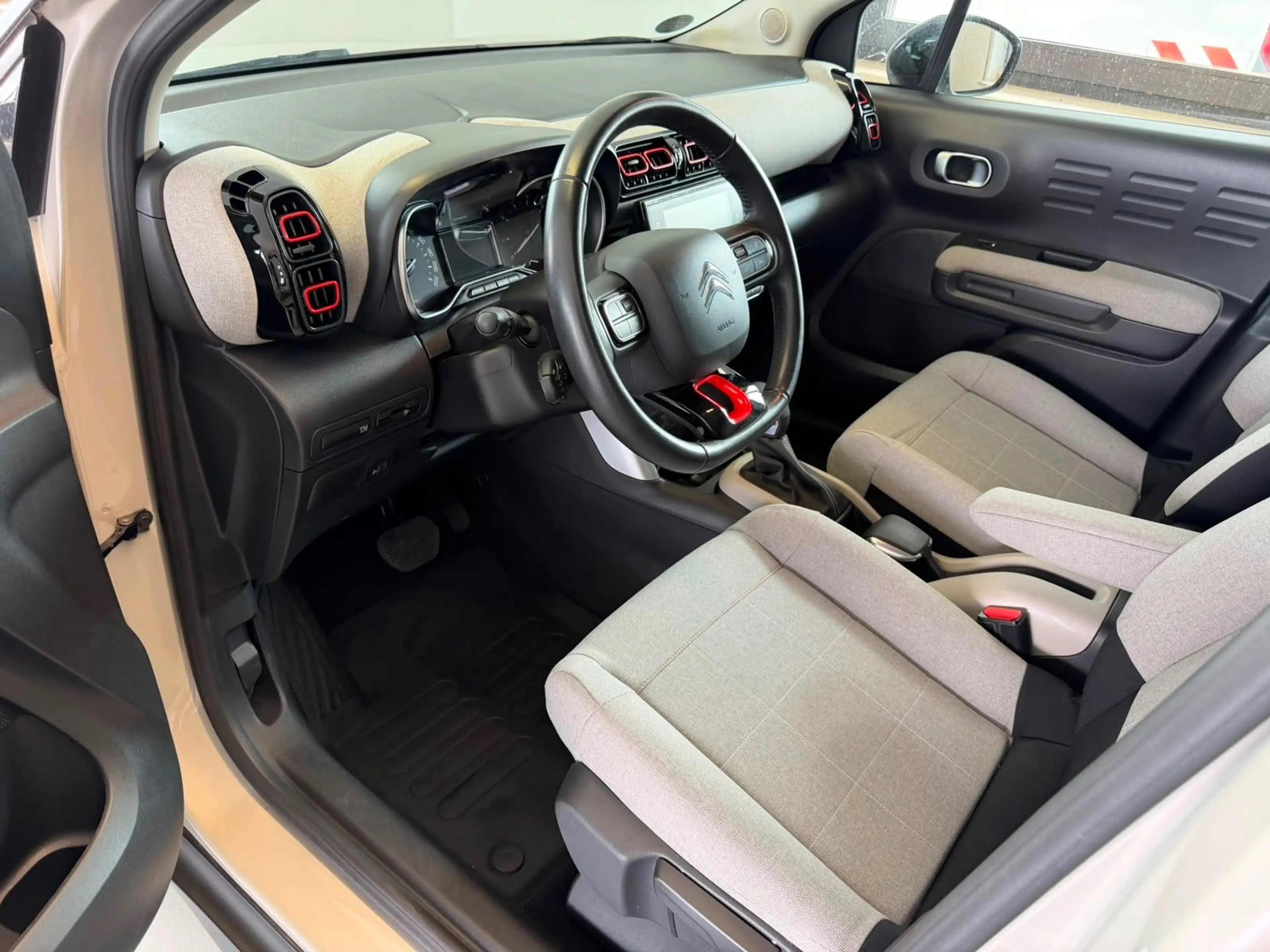 Citroen C3 Aircross Shine Aut. Kamera LED — photo 14