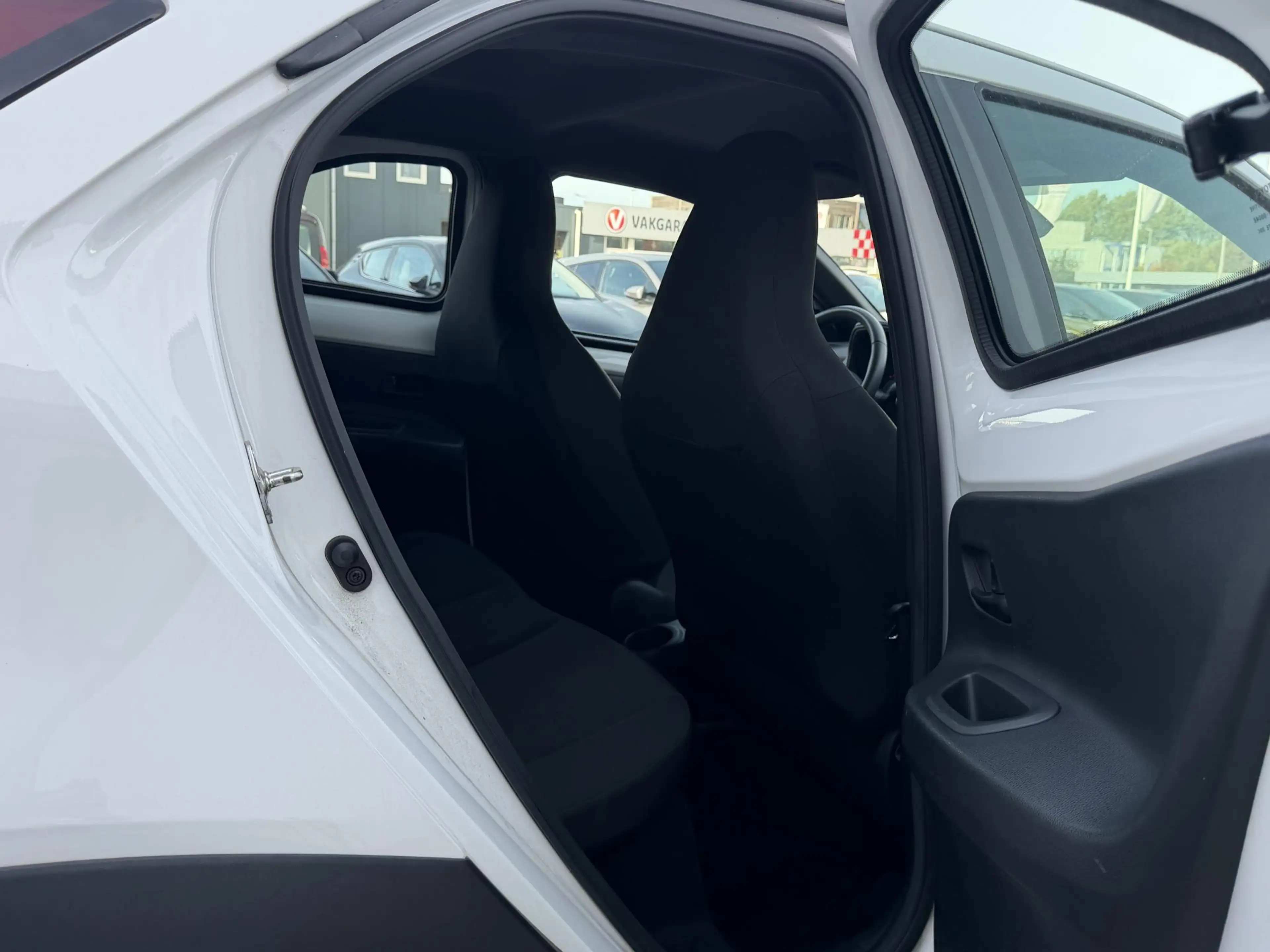 Toyota Aygo X 1.0 VVT-i MT Play — photo 9