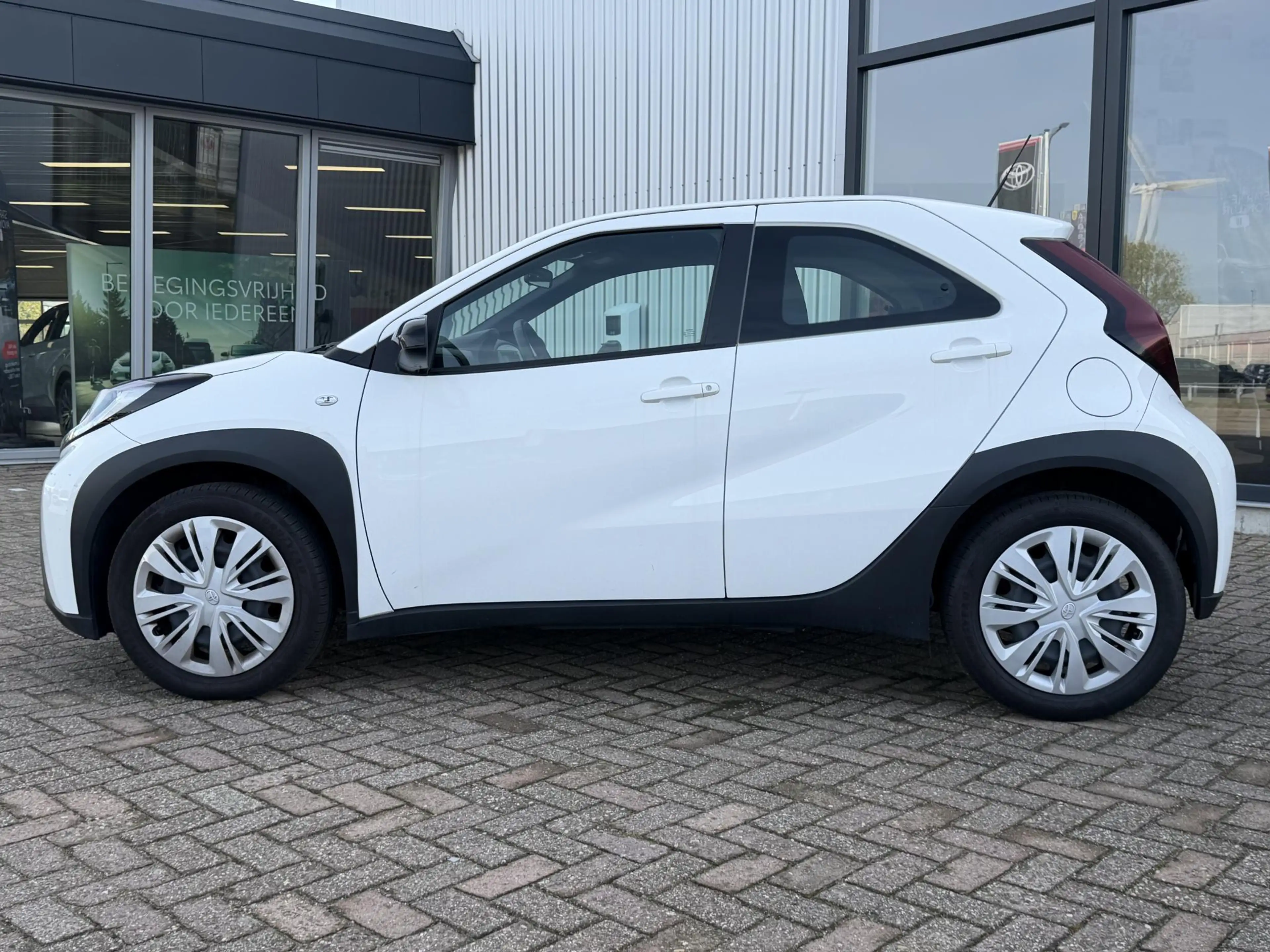 Toyota Aygo X 1.0 VVT-i MT Play — photo 3