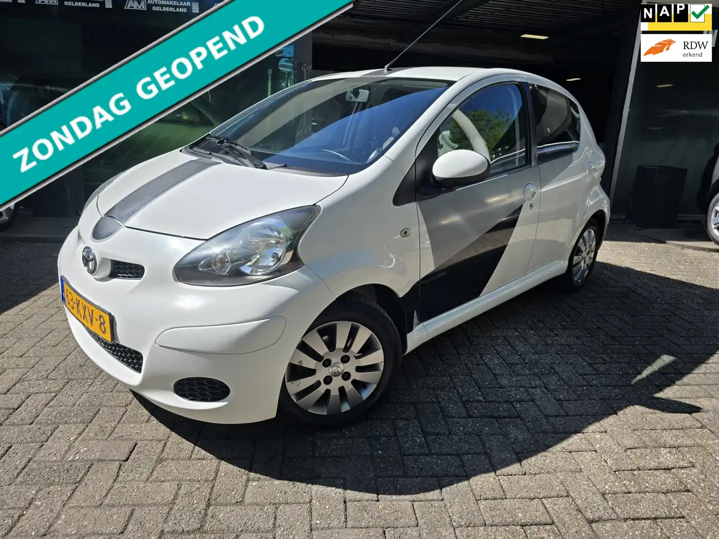Toyota Aygo 1.0-12V Xcite White | 2E EIGENAAR | 12MND GARANTIE Weiß - 1