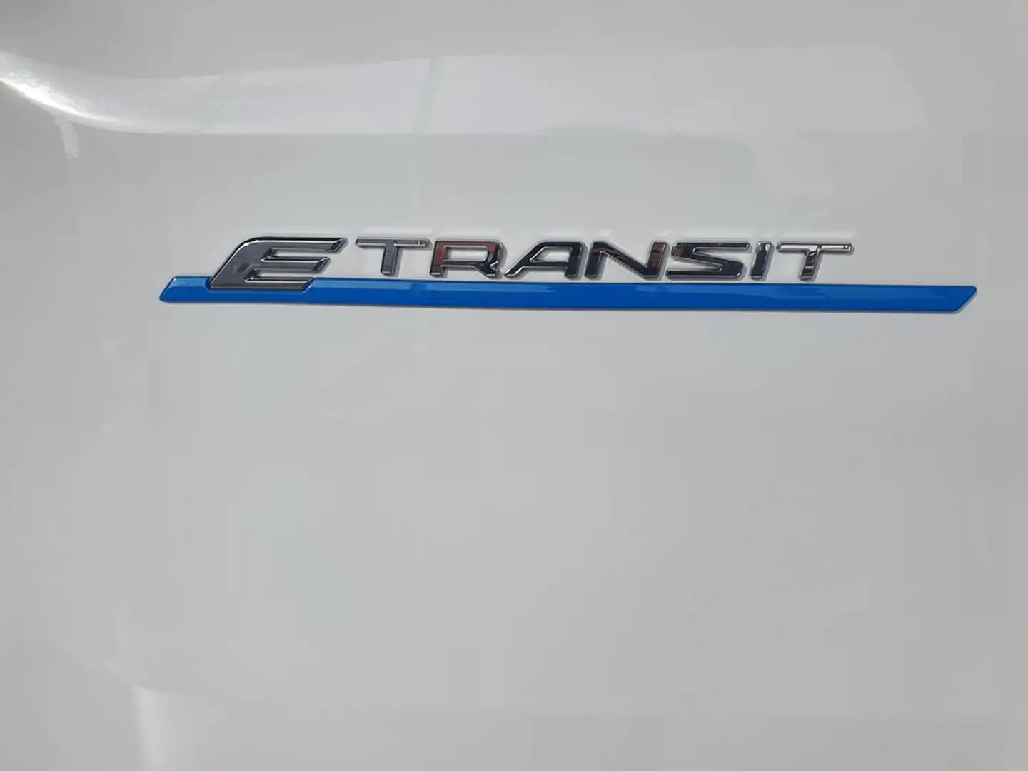 Ford E-Transit 350L Fourgon Tole L3 Trend Electric 67kW/135kW Blanc - 2