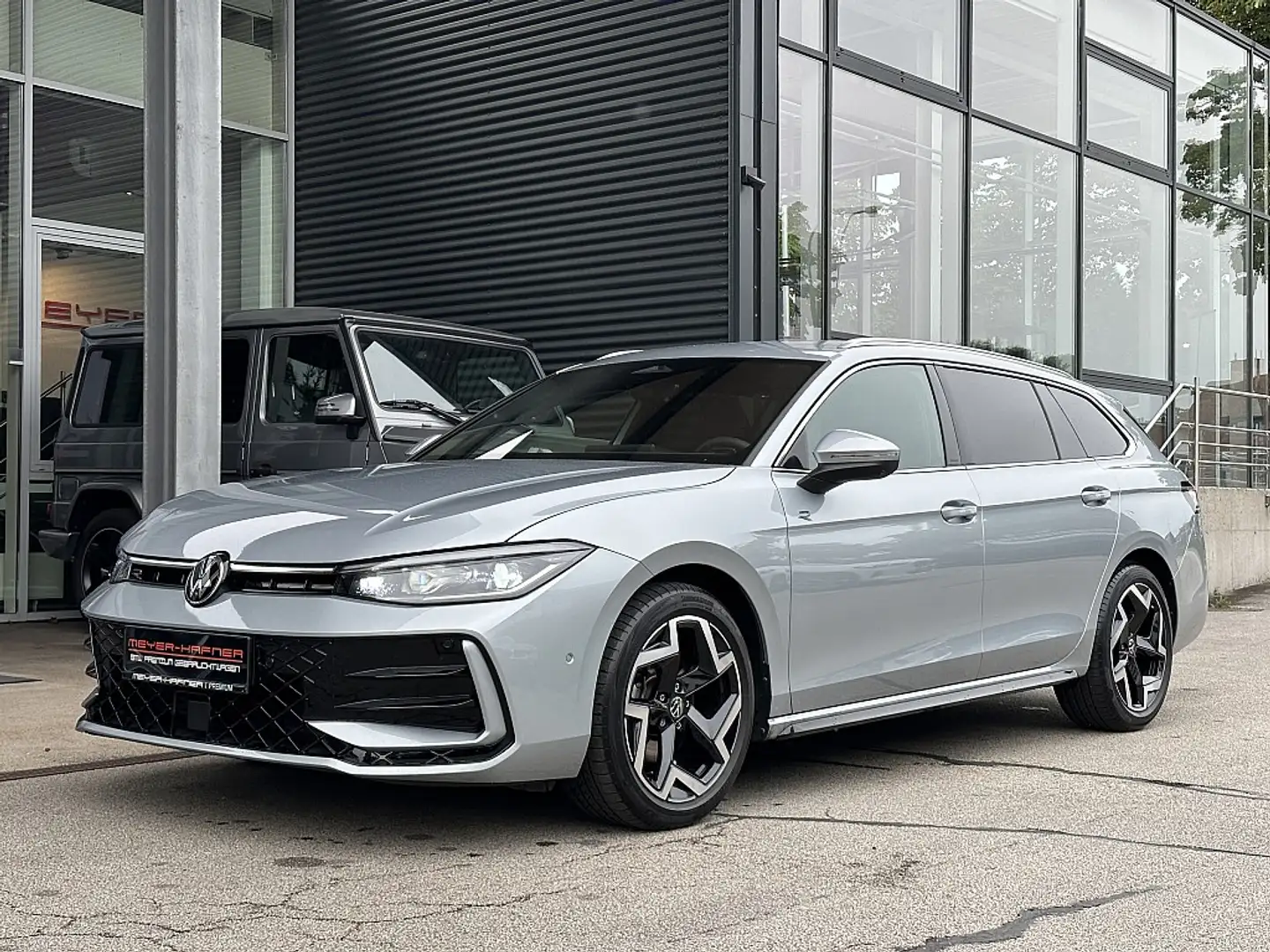 Volkswagen Passat Variant 2.0 TDI SCR R-Line DSG Silber - 2