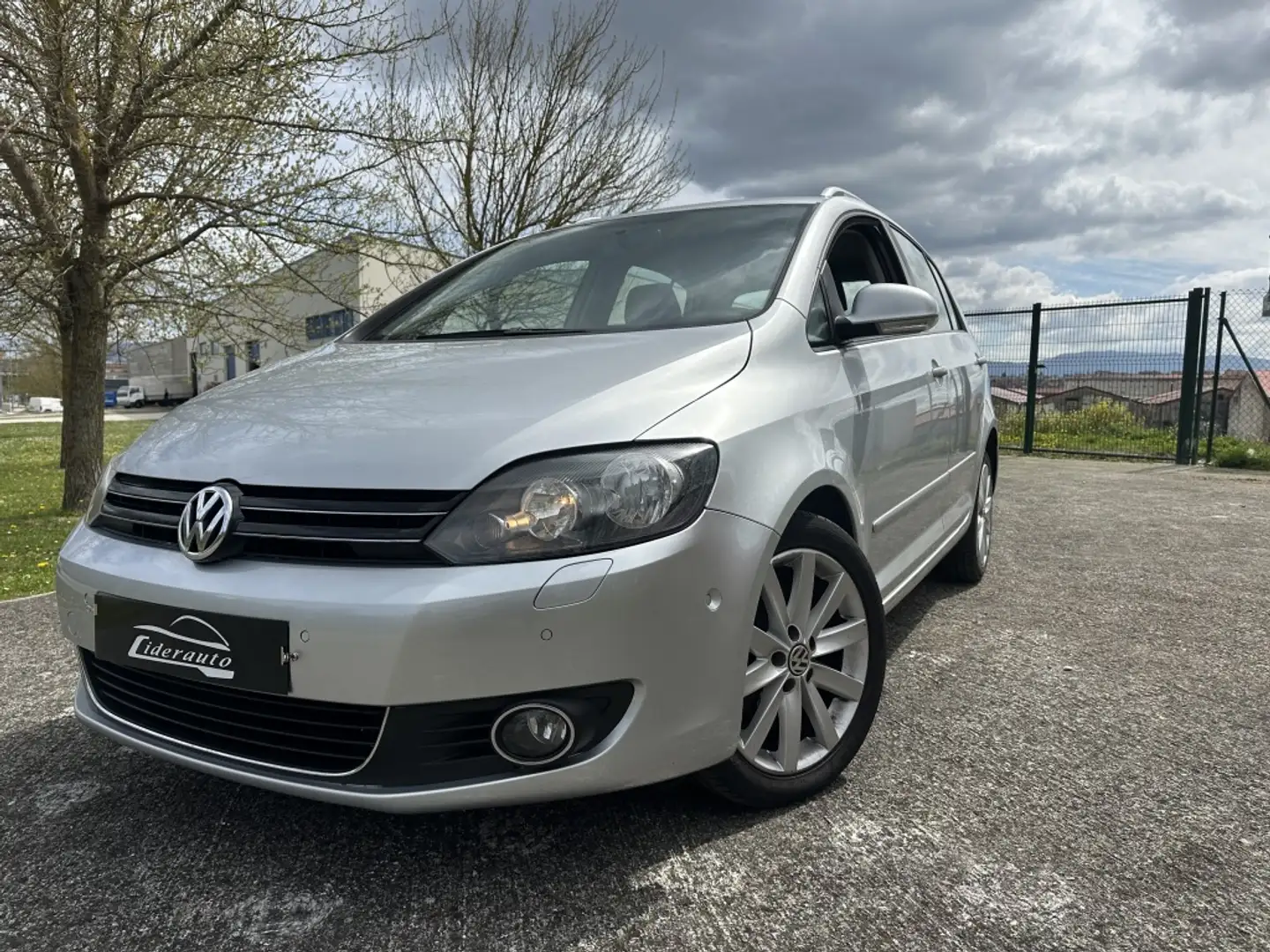 Volkswagen Golf Plus 1.6TDI Sport Gris - 1